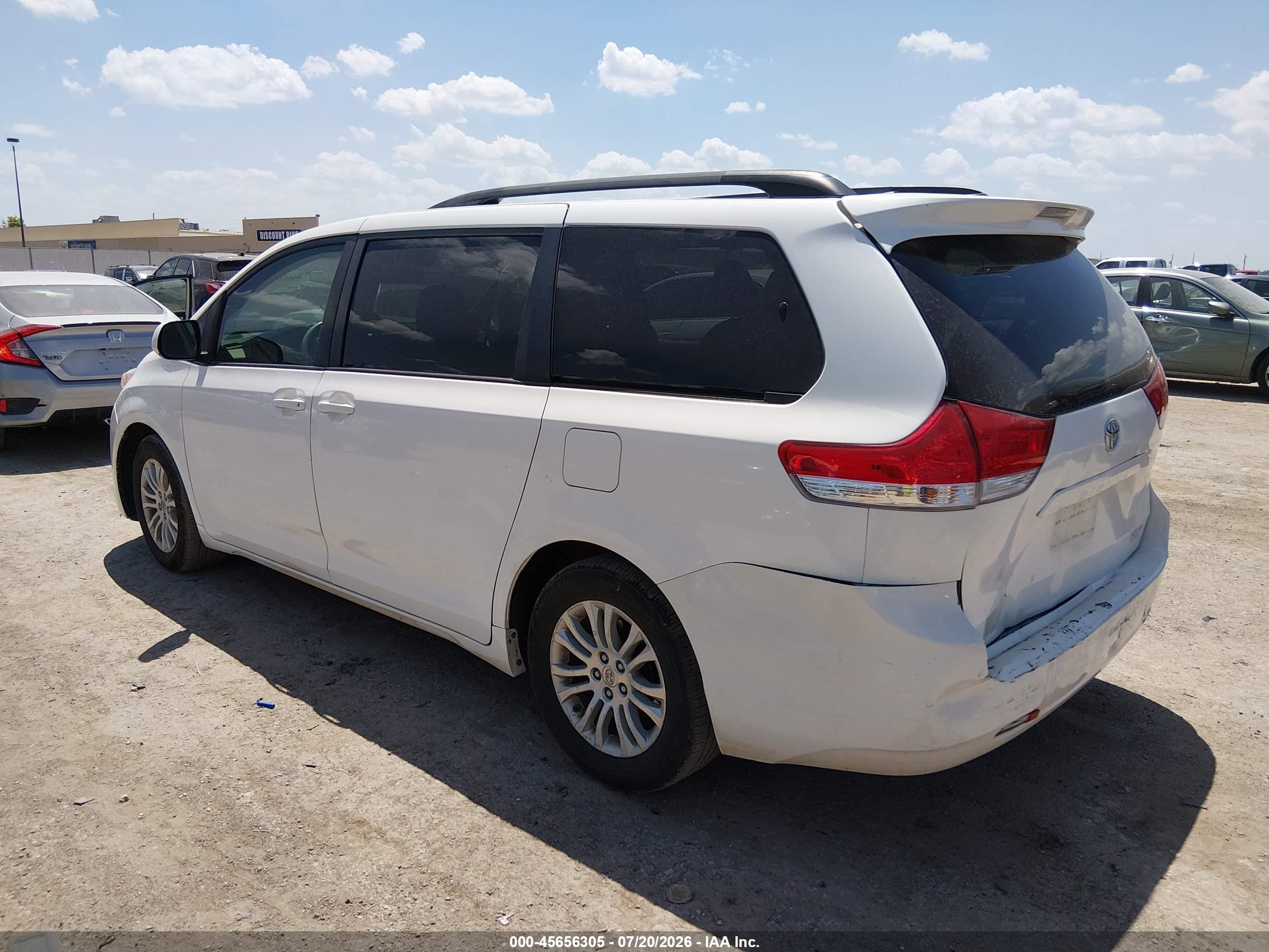 2013 Toyota Sienna Xle V6 8 Passenger White vin: 5TDYK3DC8DS325341