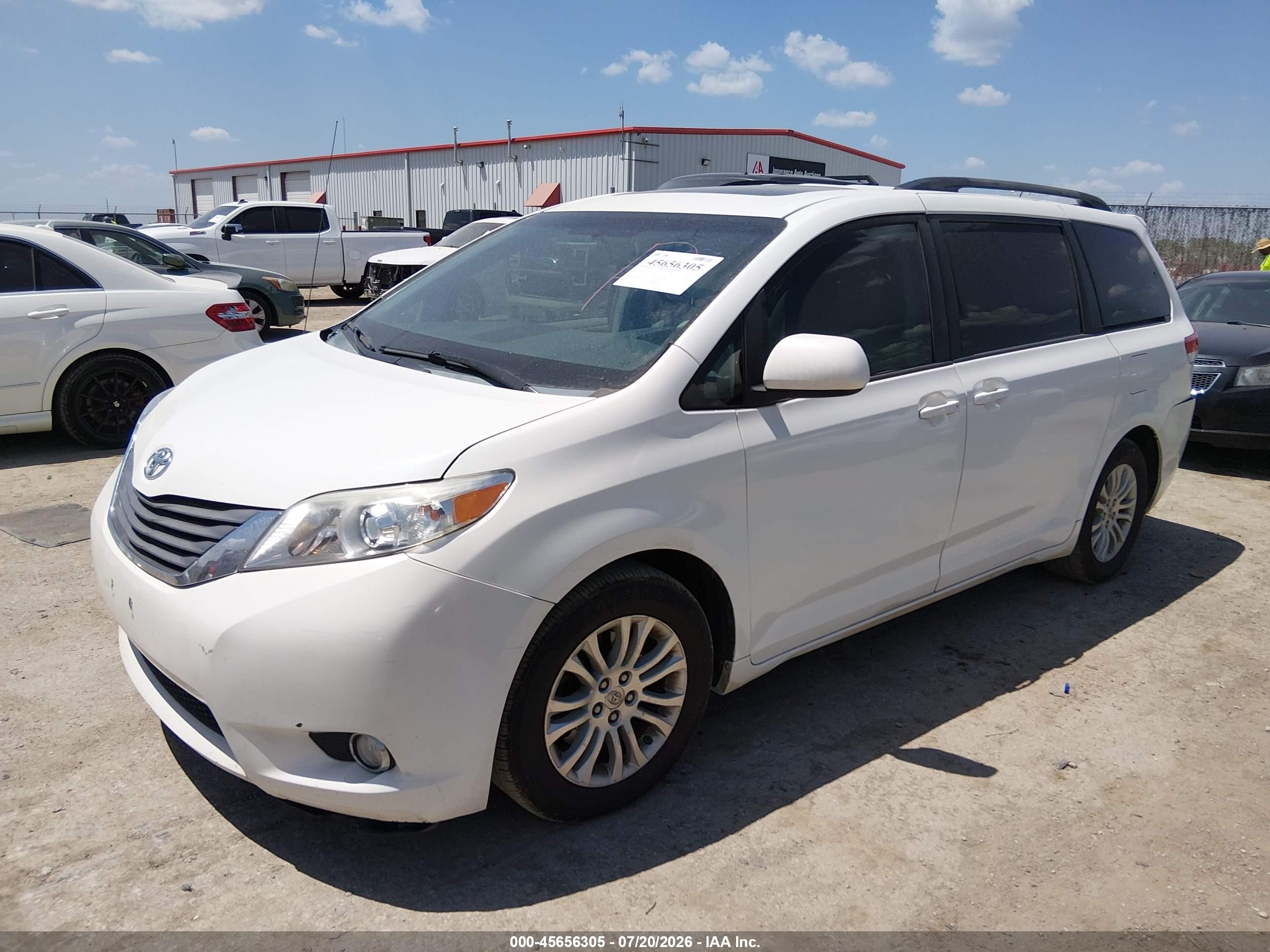 2013 Toyota Sienna Xle V6 8 Passenger White vin: 5TDYK3DC8DS325341
