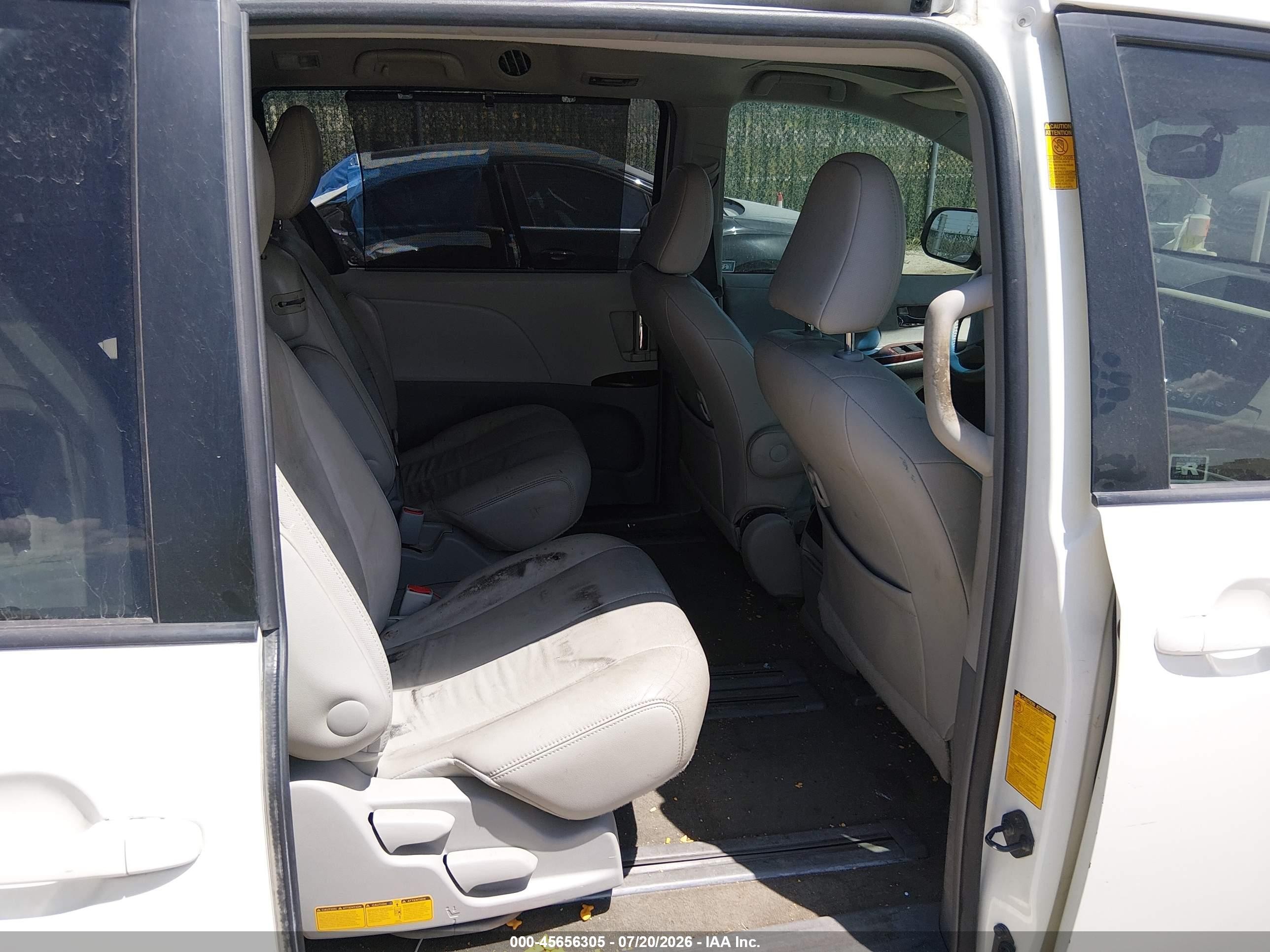 2013 Toyota Sienna Xle V6 8 Passenger White vin: 5TDYK3DC8DS325341