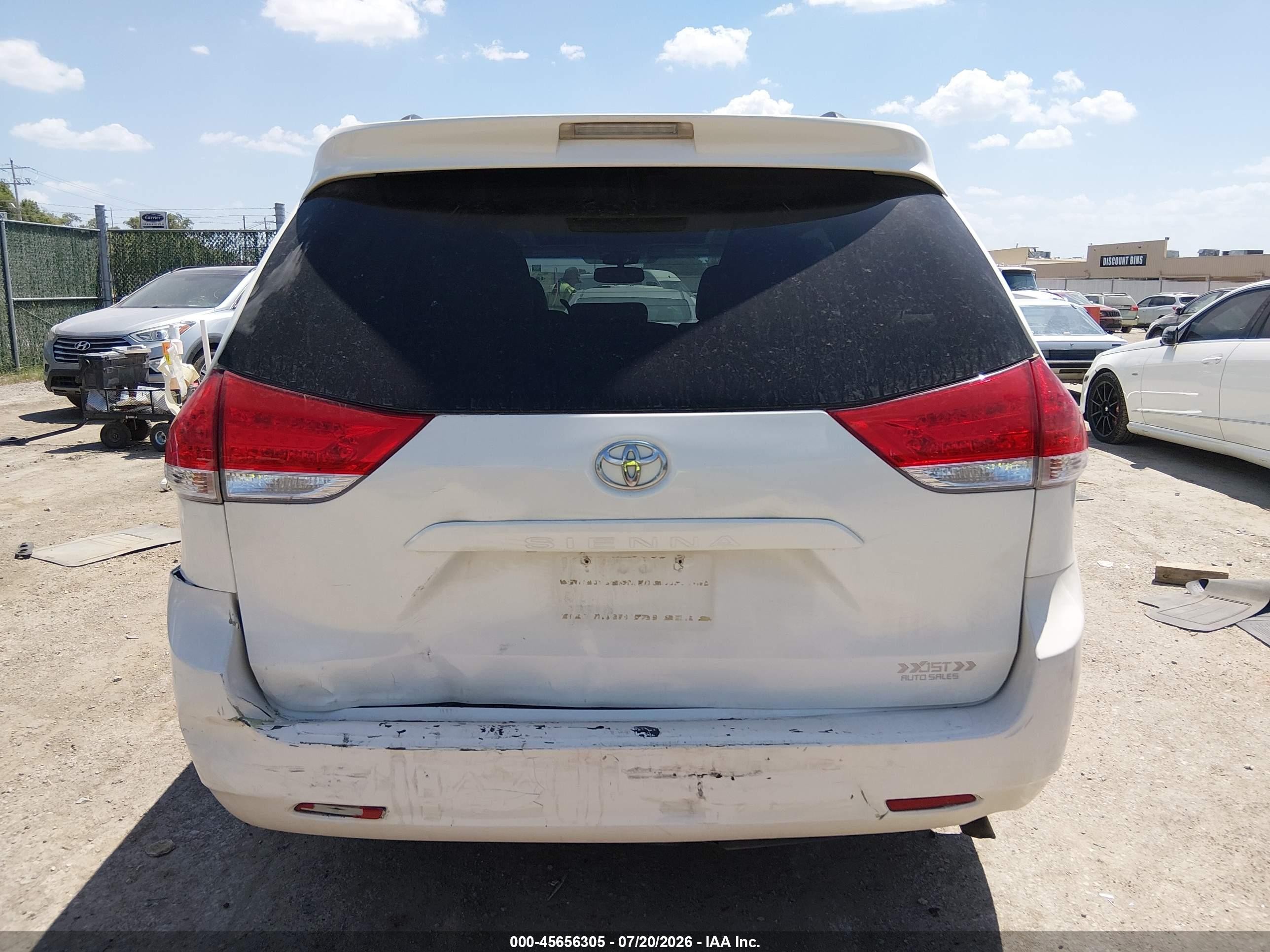 2013 Toyota Sienna Xle V6 8 Passenger White vin: 5TDYK3DC8DS325341