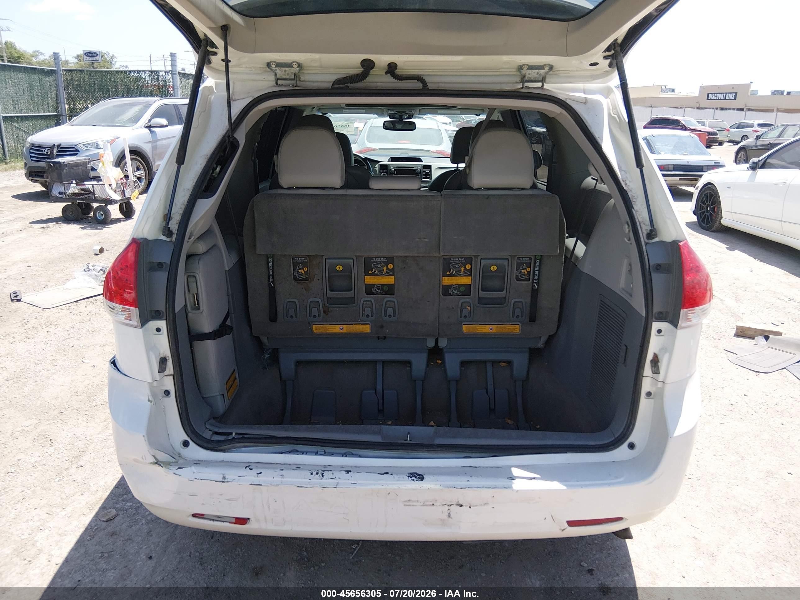 2013 Toyota Sienna Xle V6 8 Passenger White vin: 5TDYK3DC8DS325341