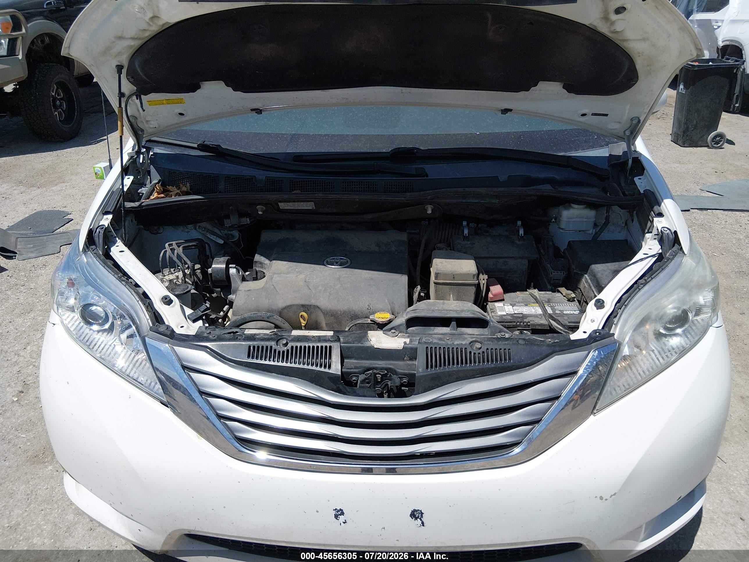 2013 Toyota Sienna Xle V6 8 Passenger White vin: 5TDYK3DC8DS325341