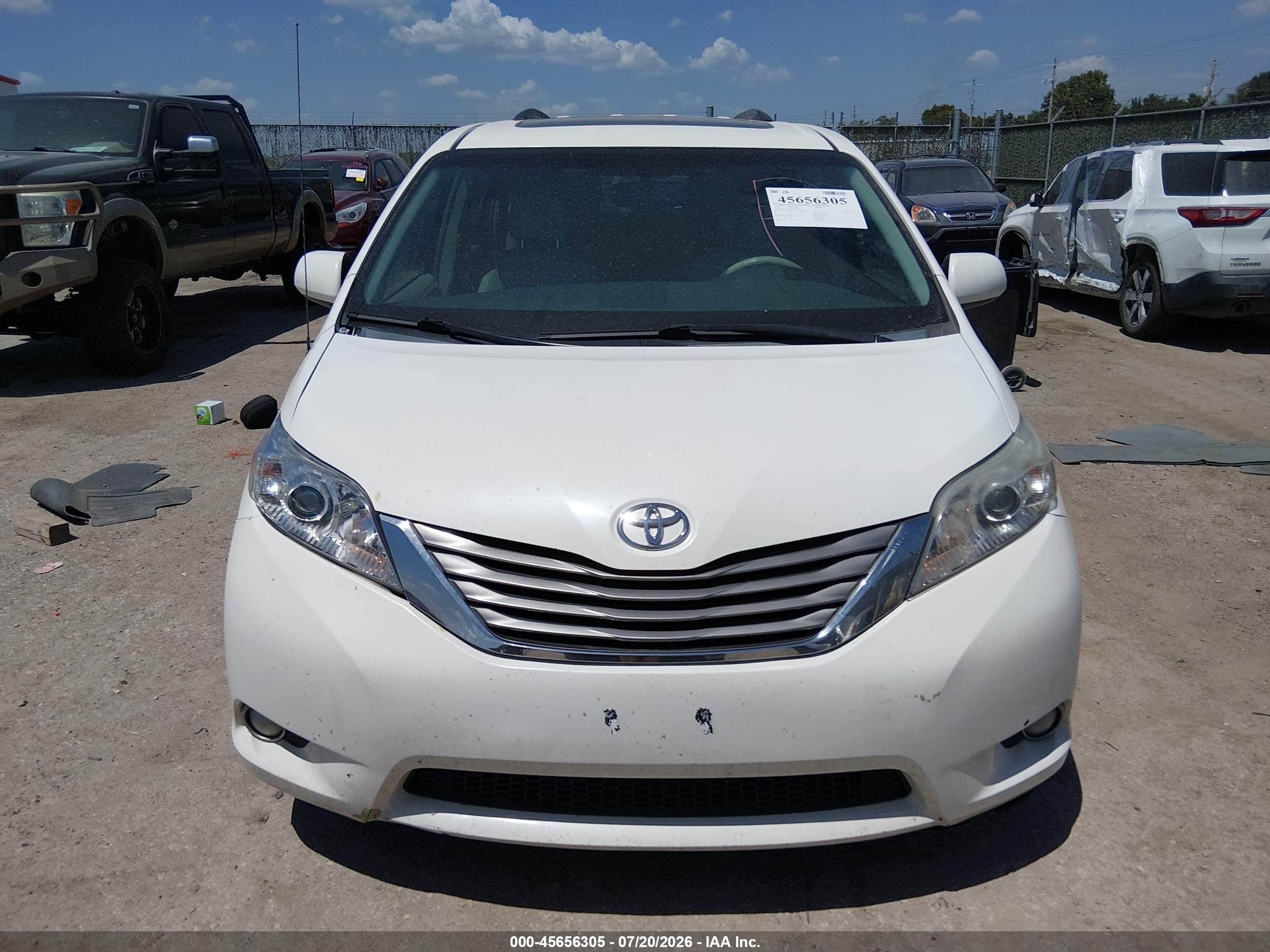 2013 Toyota Sienna Xle V6 8 Passenger White vin: 5TDYK3DC8DS325341