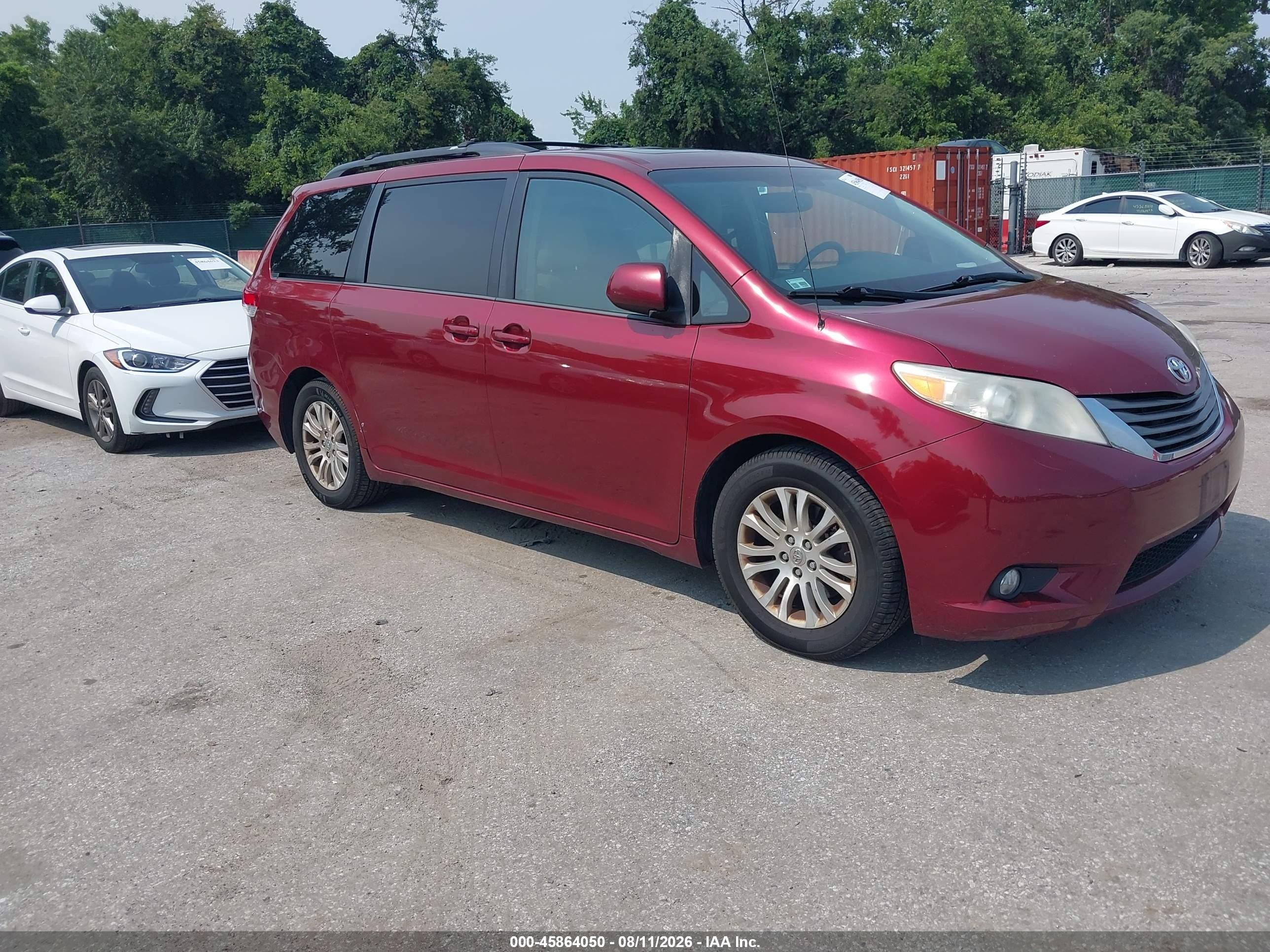 2013 Toyota Sienna Xle V6 8 Passenger Красный vin: 5TDYK3DC8DS325954