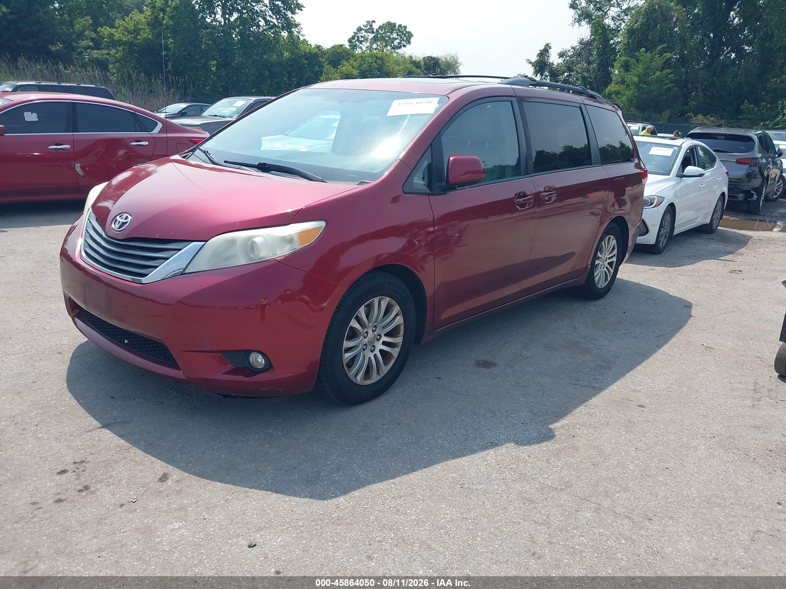 2013 Toyota Sienna Xle V6 8 Passenger Красный vin: 5TDYK3DC8DS325954
