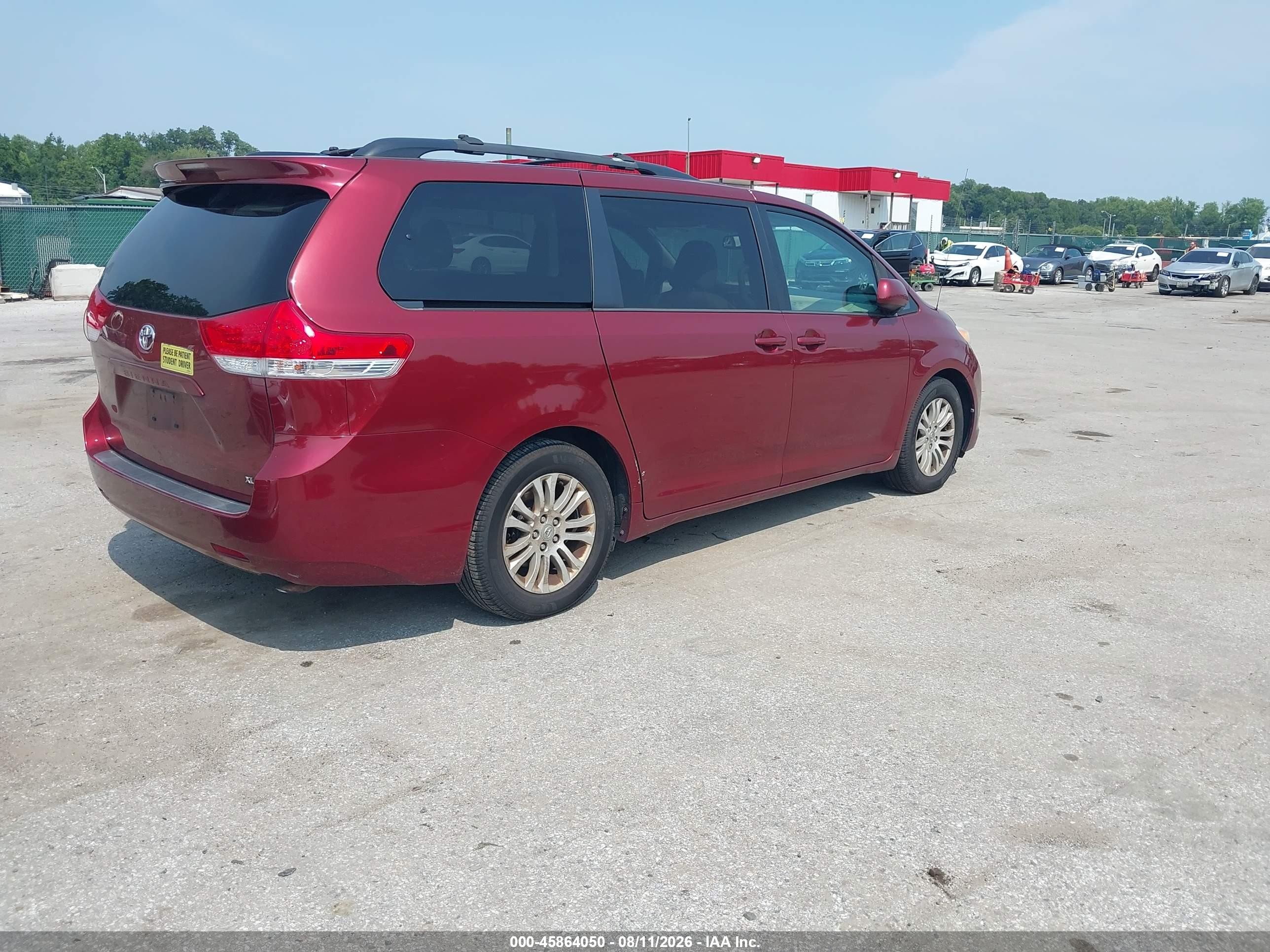 2013 Toyota Sienna Xle V6 8 Passenger Красный vin: 5TDYK3DC8DS325954