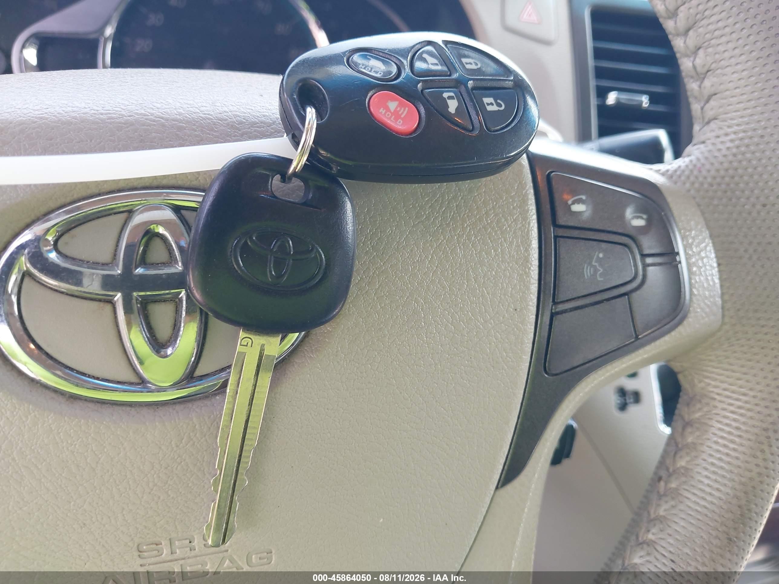 2013 Toyota Sienna Xle V6 8 Passenger Красный vin: 5TDYK3DC8DS325954