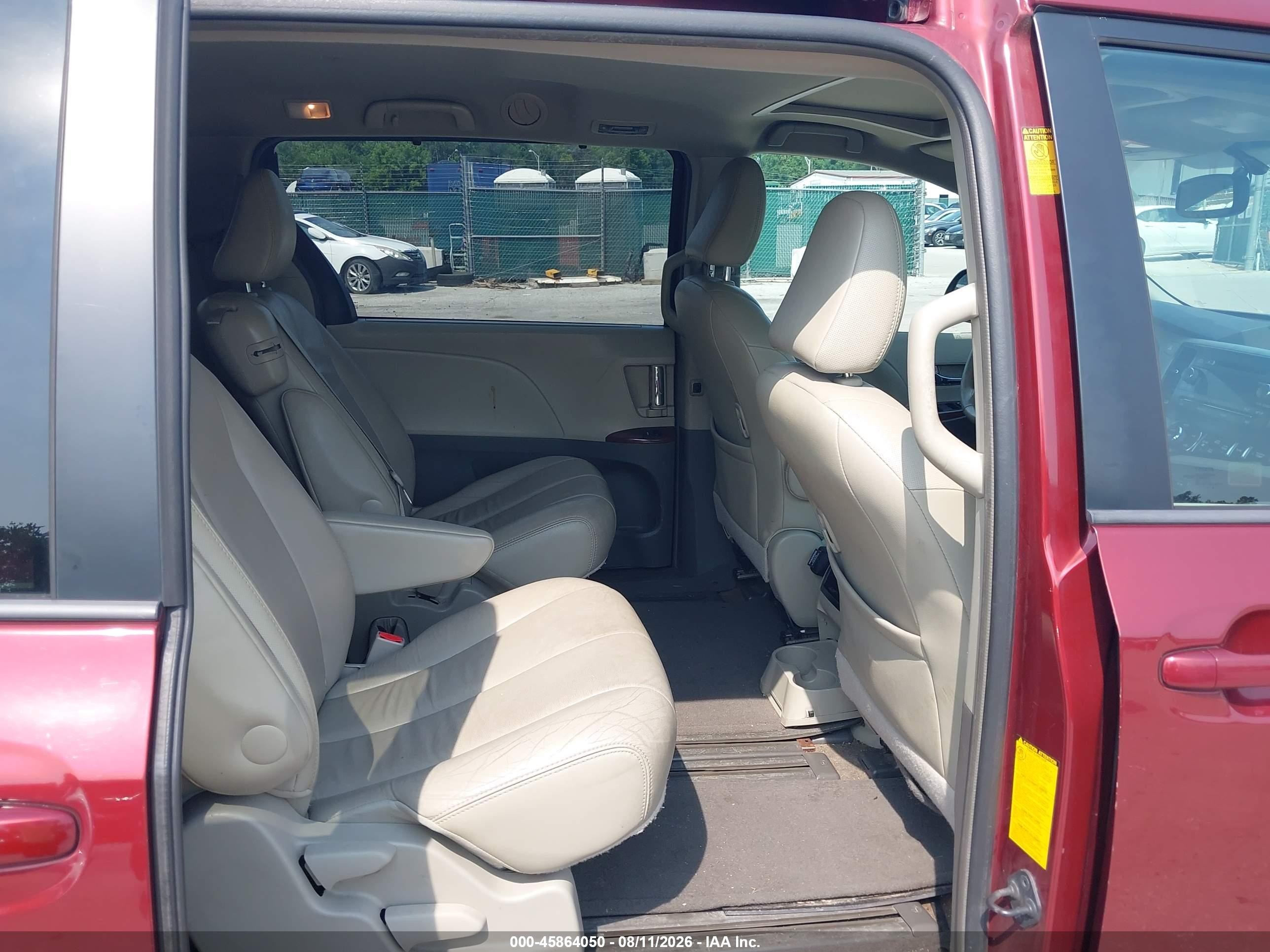 2013 Toyota Sienna Xle V6 8 Passenger Красный vin: 5TDYK3DC8DS325954