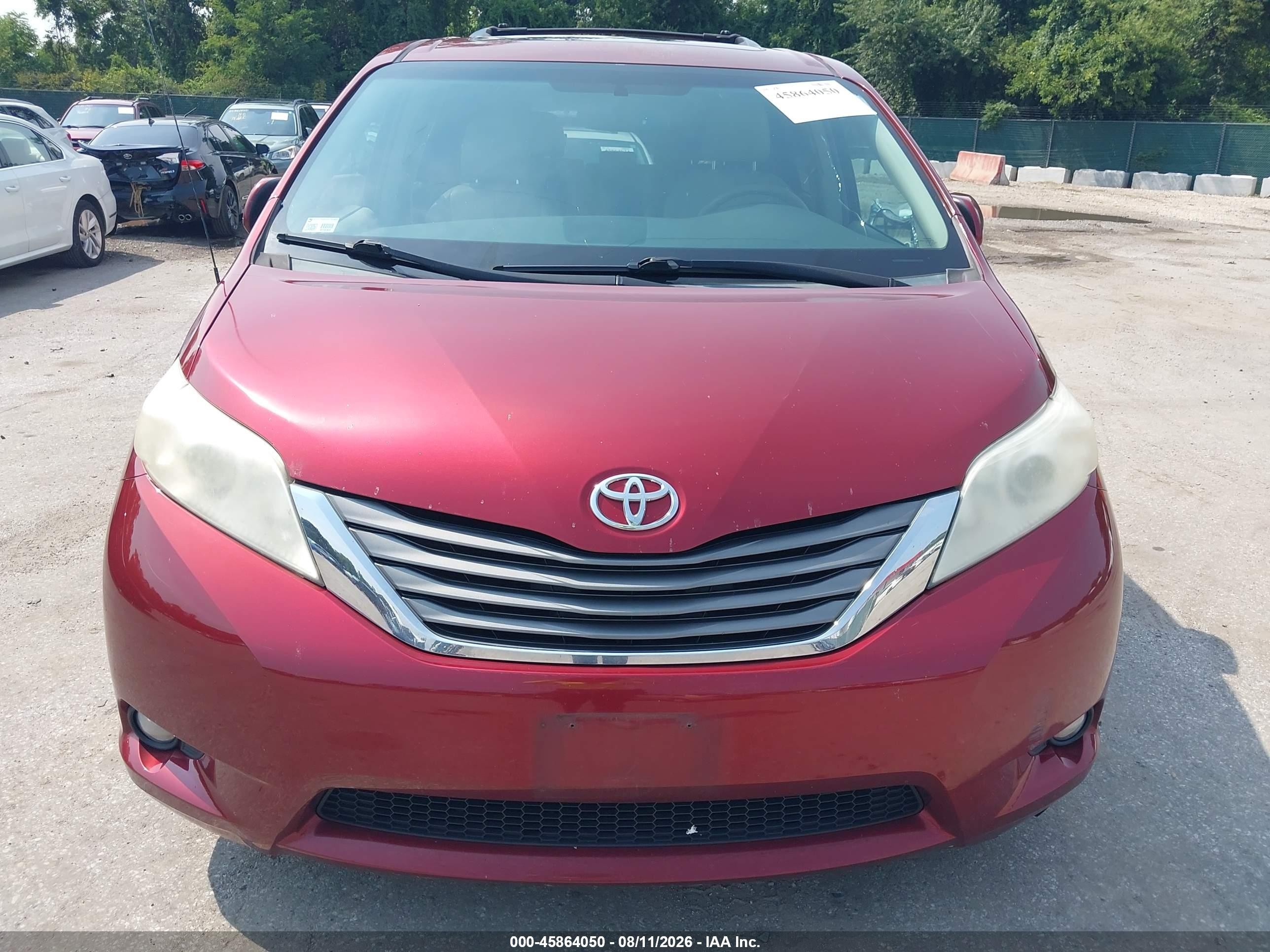 2013 Toyota Sienna Xle V6 8 Passenger Красный vin: 5TDYK3DC8DS325954