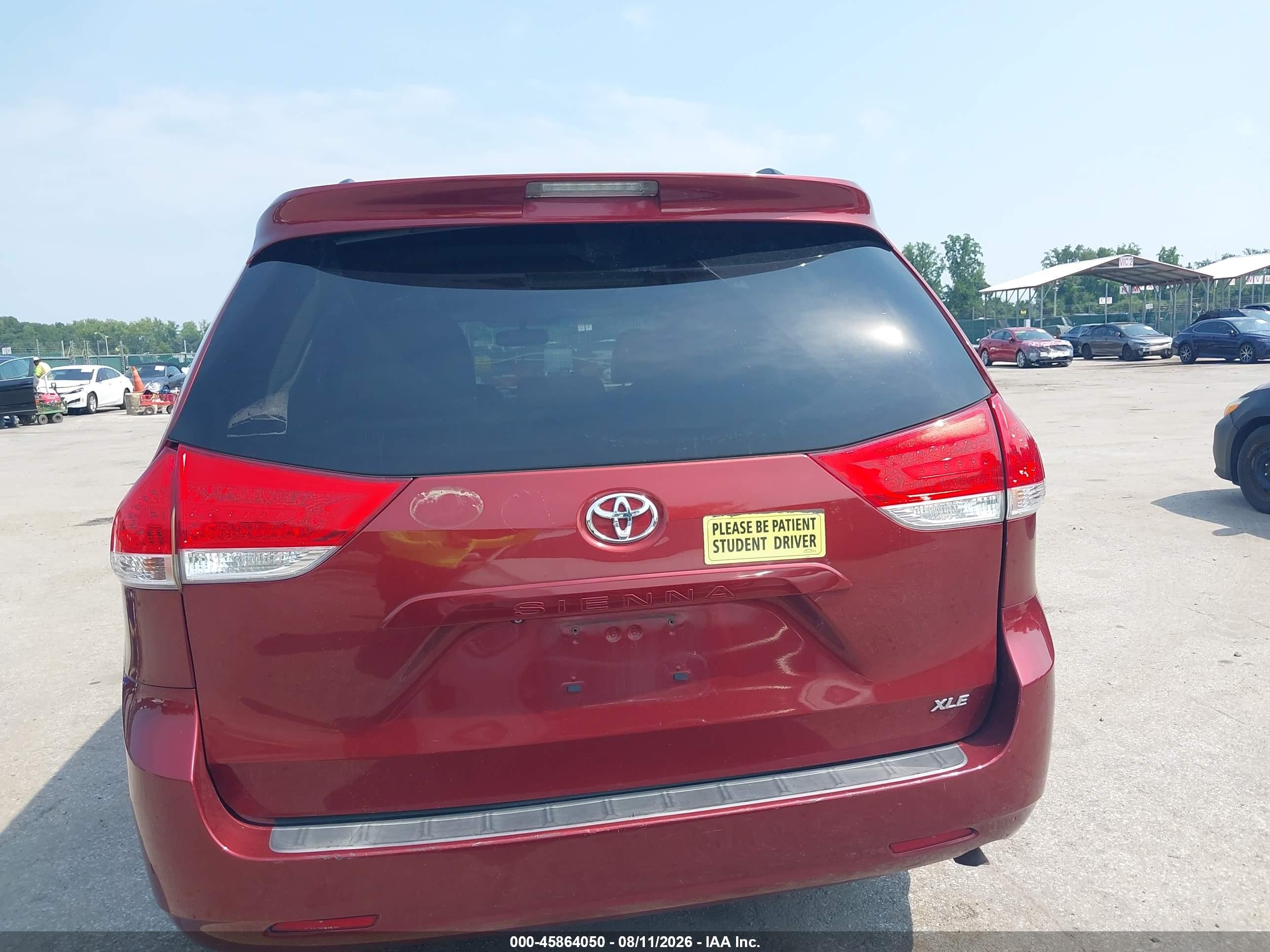 2013 Toyota Sienna Xle V6 8 Passenger Красный vin: 5TDYK3DC8DS325954