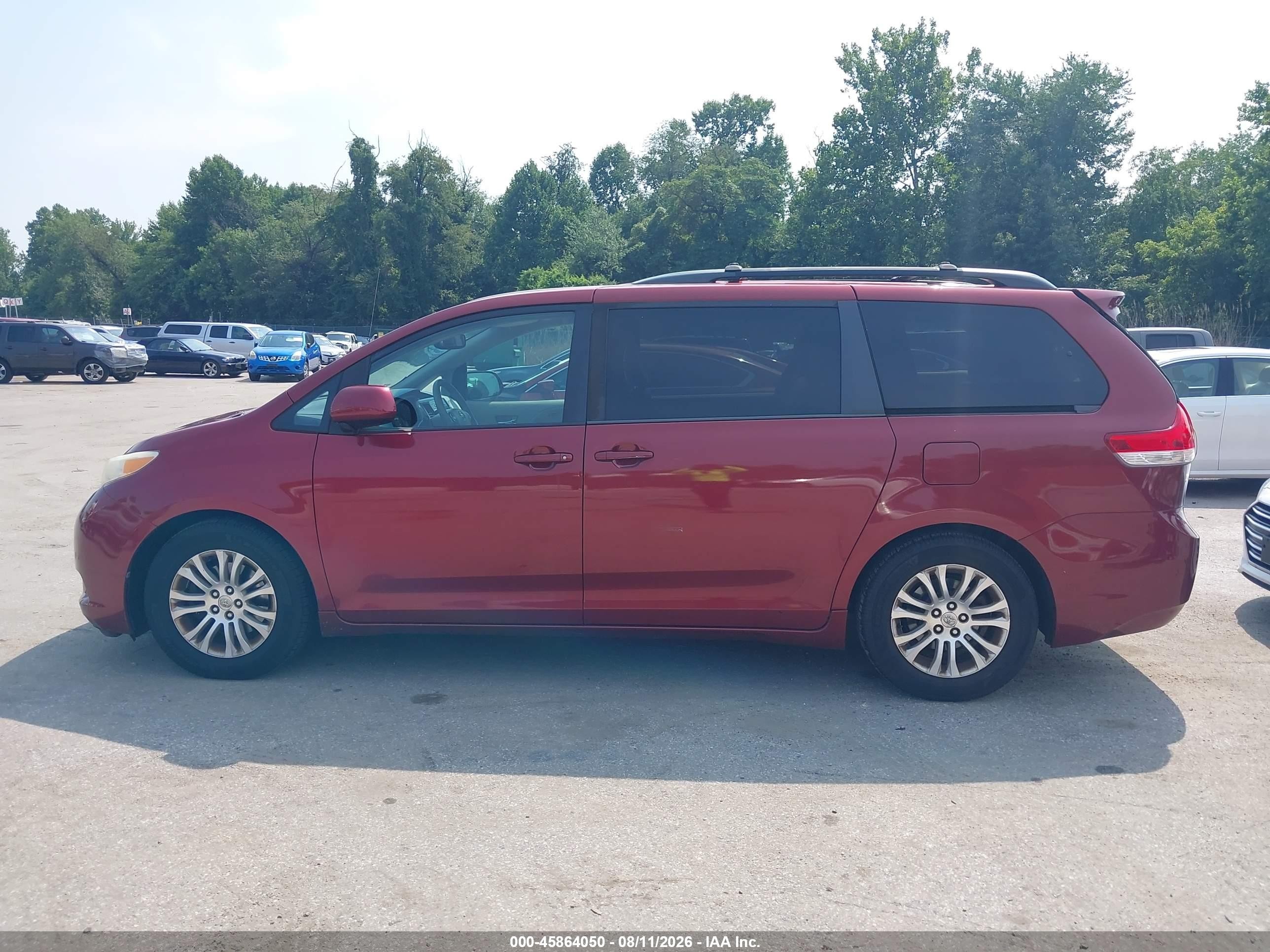 2013 Toyota Sienna Xle V6 8 Passenger Красный vin: 5TDYK3DC8DS325954