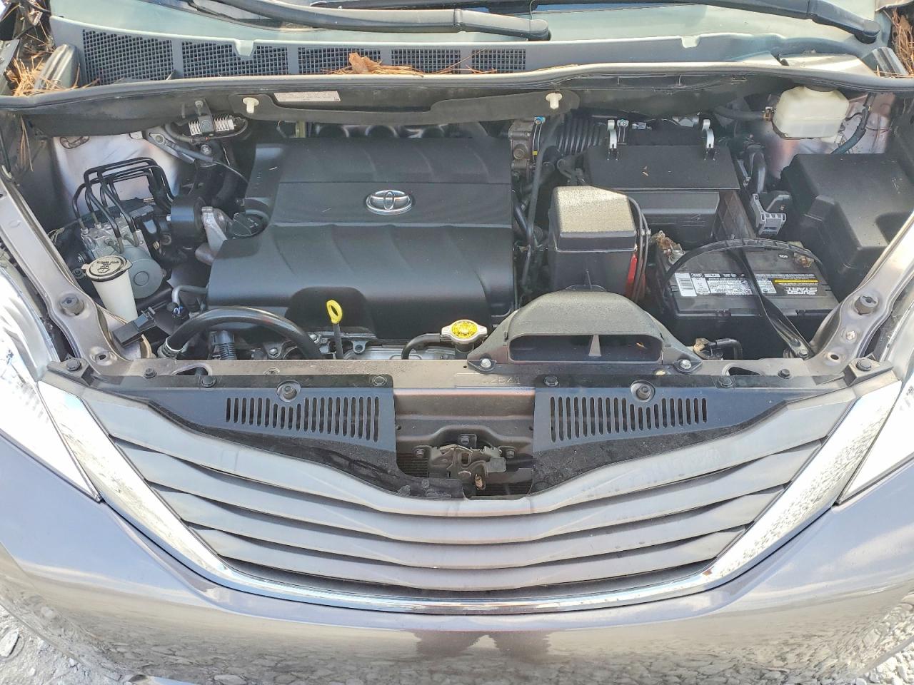 2013 Toyota Sienna Xle 8-passenger Gray vin: 5TDYK3DC8DS331429