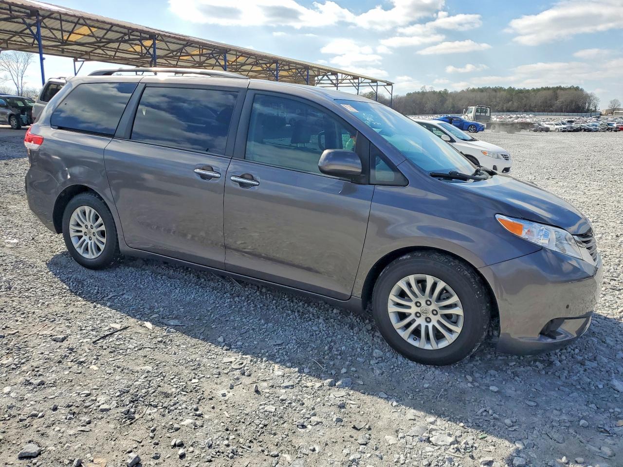 2013 Toyota Sienna Xle 8-passenger Gray vin: 5TDYK3DC8DS331429