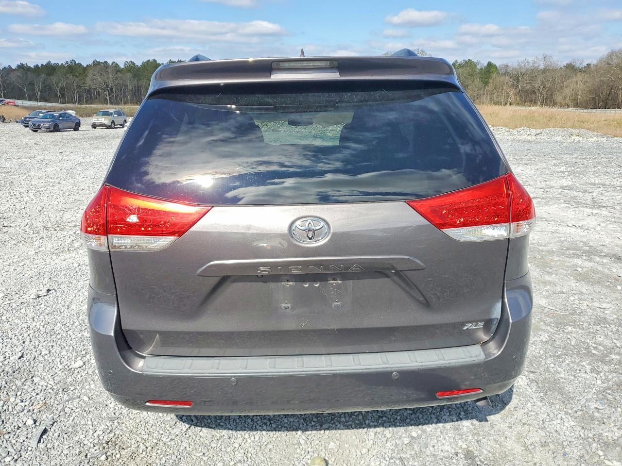 2013 Toyota Sienna Xle 8-passenger Gray vin: 5TDYK3DC8DS331429