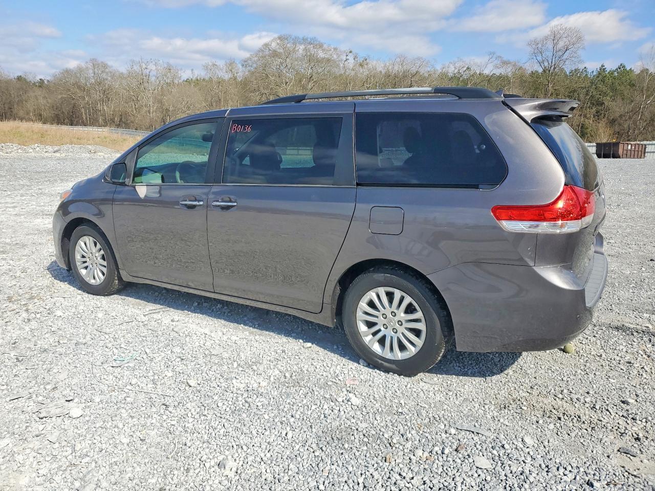 2013 Toyota Sienna Xle 8-passenger Gray vin: 5TDYK3DC8DS331429