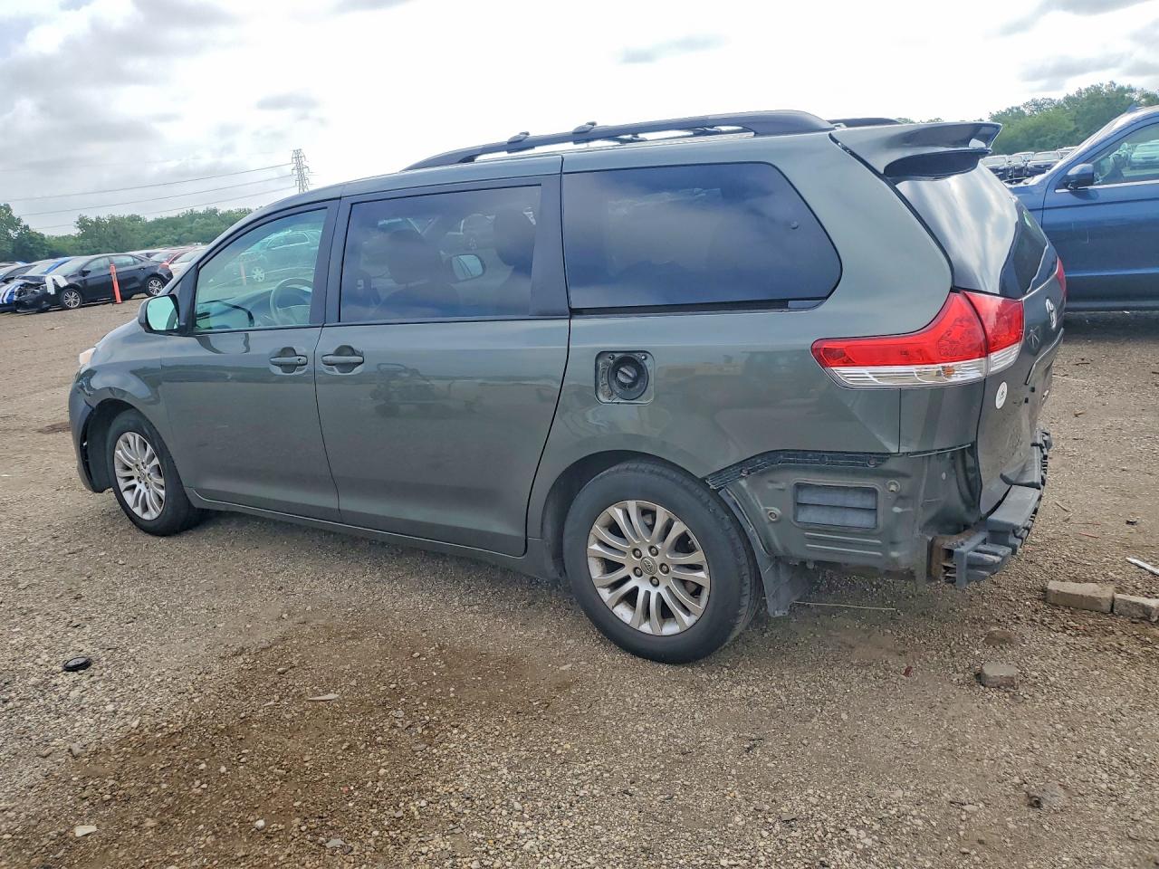2013 Toyota Sienna Xle 8-passenger Charcoal vin: 5TDYK3DC8DS336985
