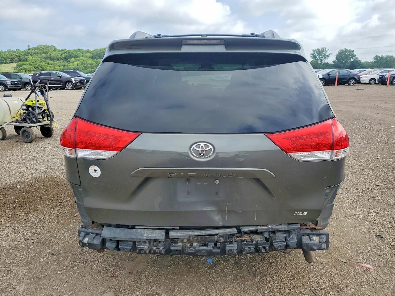 2013 Toyota Sienna Xle 8-passenger Charcoal vin: 5TDYK3DC8DS336985