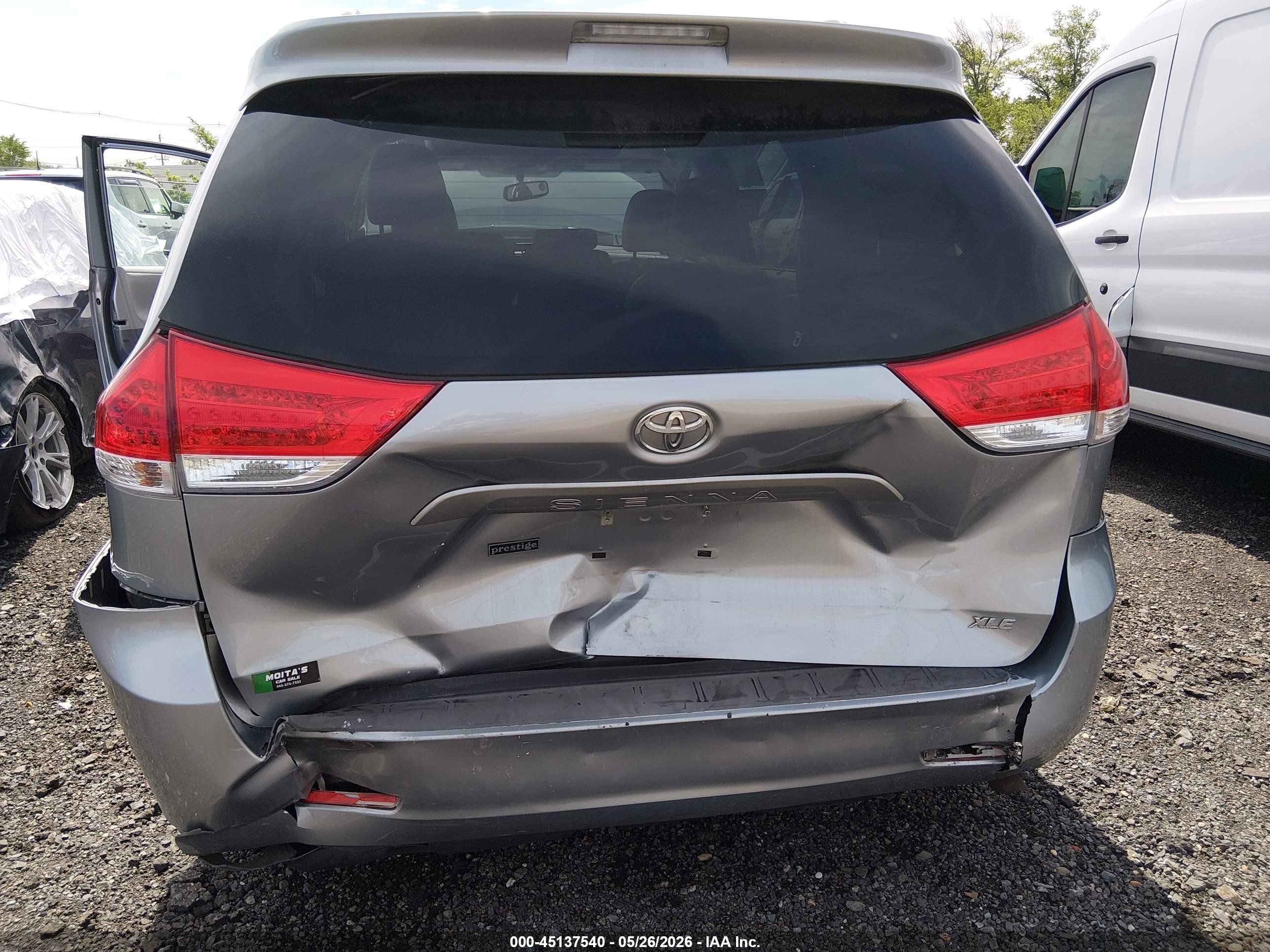 2013 Toyota Sienna Xle V6 8 Passenger Silver vin: 5TDYK3DC8DS359425