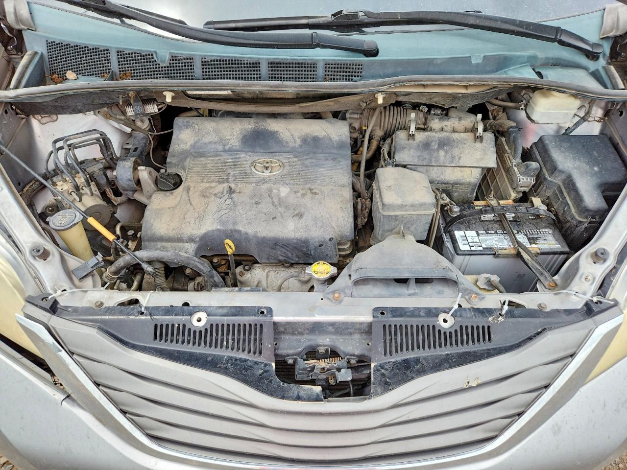 2013 Toyota Sienna Xle 8-passenger Silver vin: 5TDYK3DC8DS372353