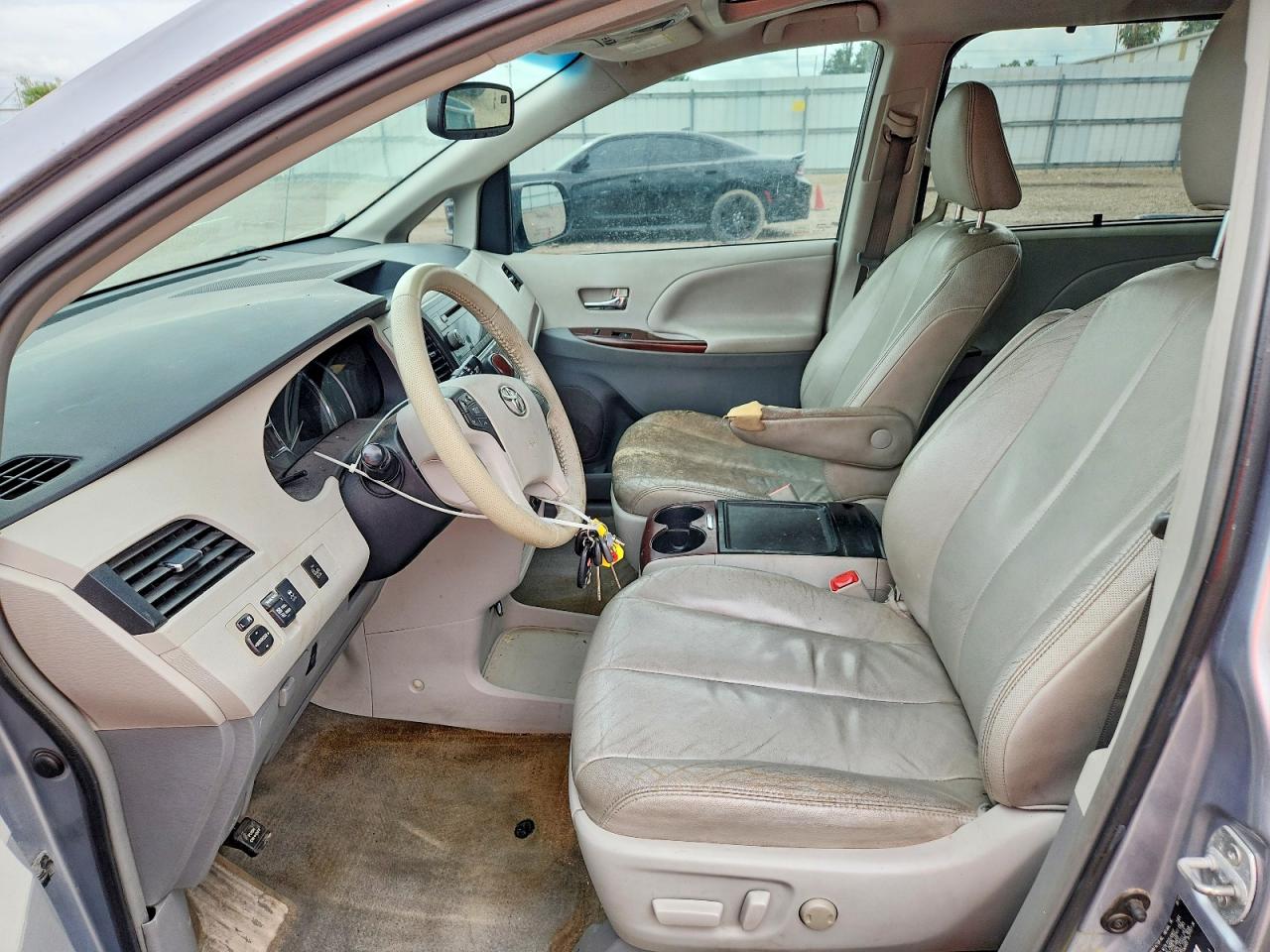 2013 Toyota Sienna Xle 8-passenger Silver vin: 5TDYK3DC8DS372353