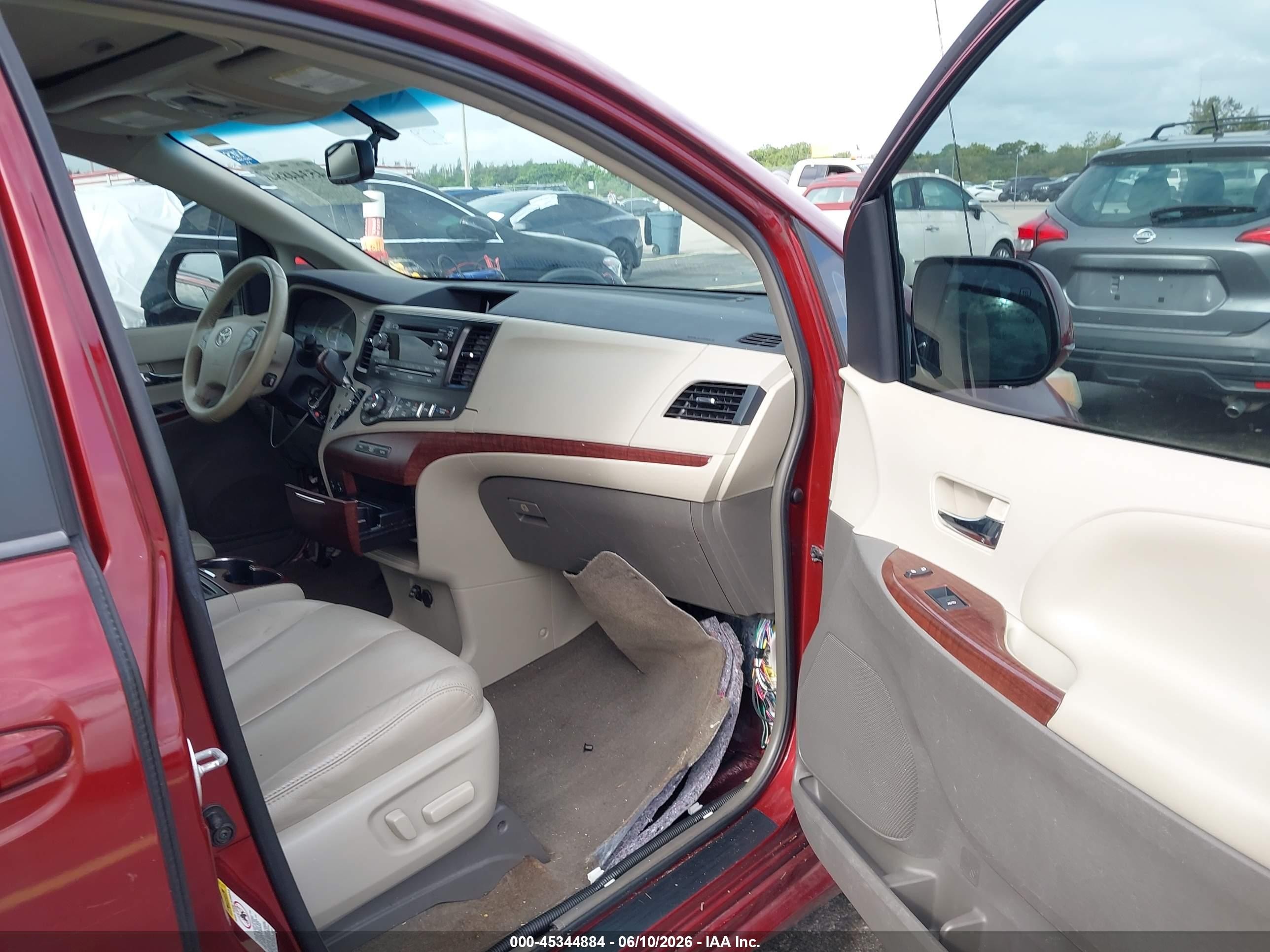 2013 Toyota Sienna Xle V6 8 Passenger Red vin: 5TDYK3DC8DS377259