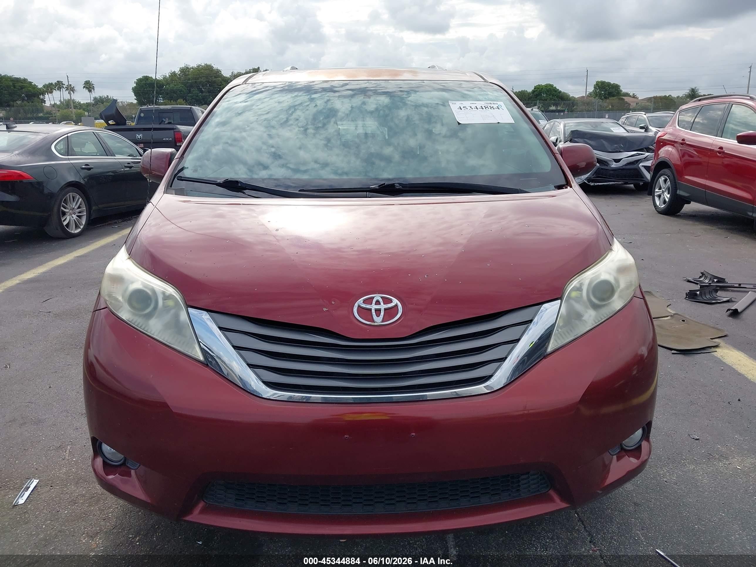 2013 Toyota Sienna Xle V6 8 Passenger Red vin: 5TDYK3DC8DS377259