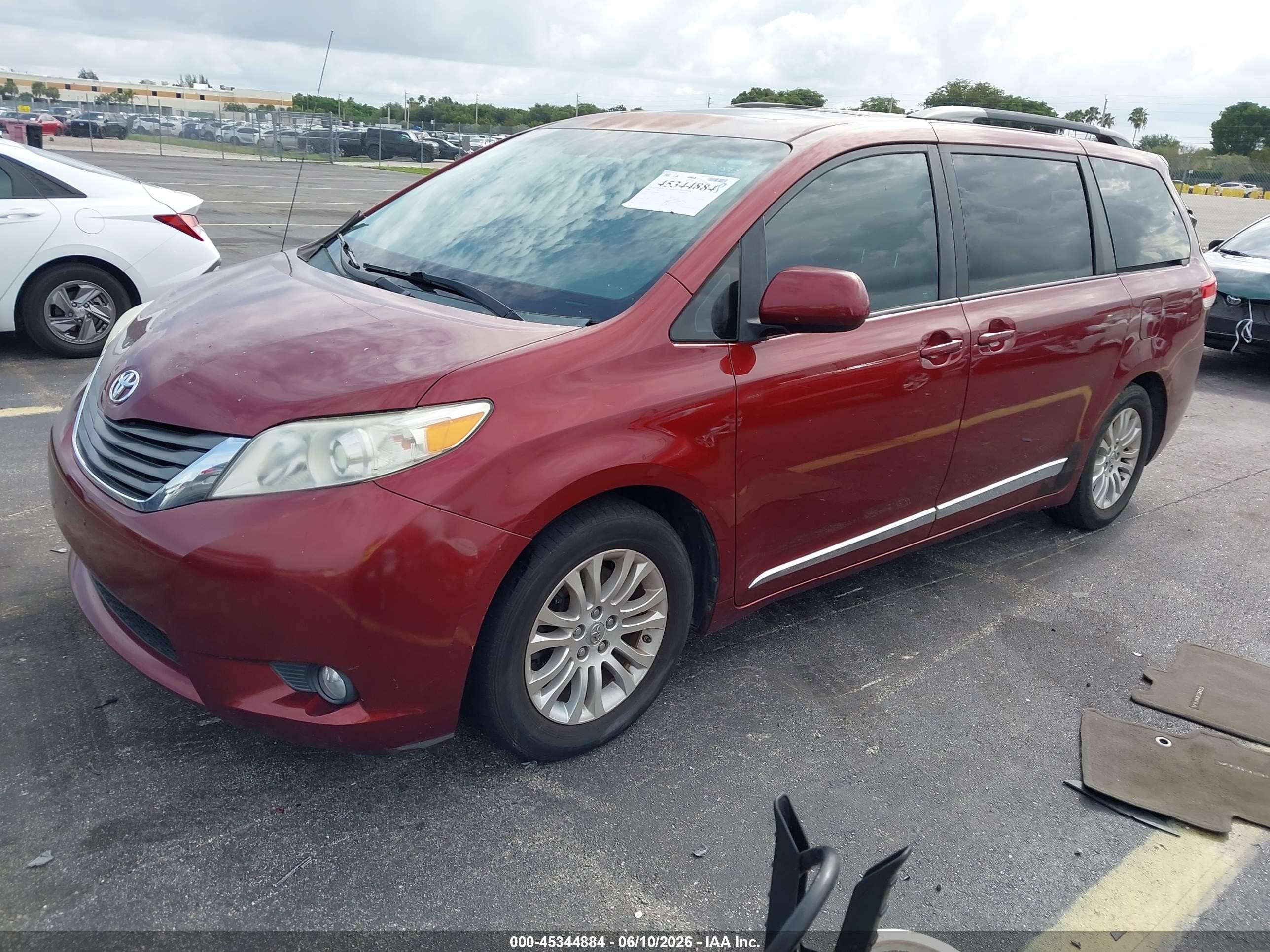 2013 Toyota Sienna Xle V6 8 Passenger Red vin: 5TDYK3DC8DS377259