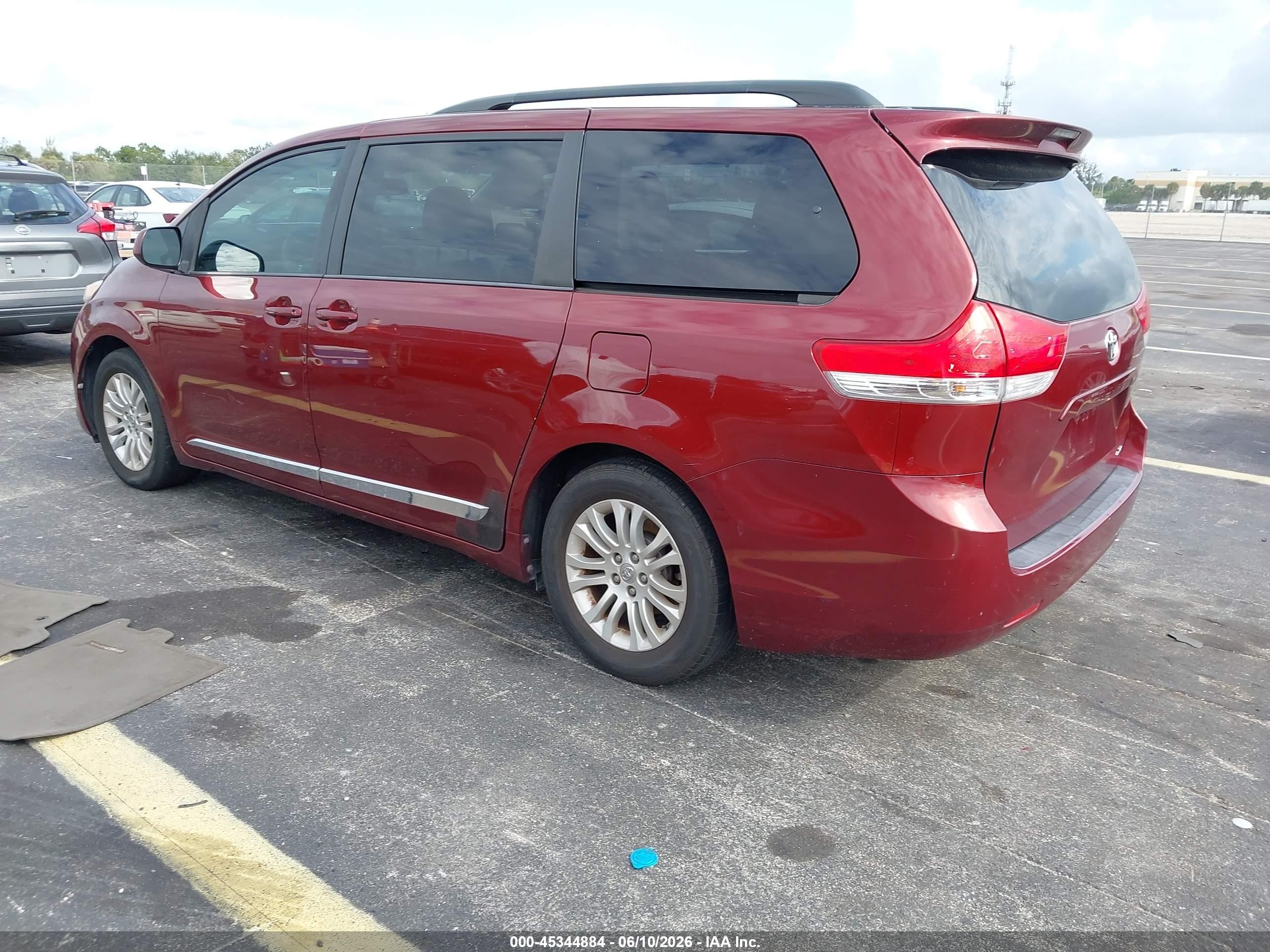 2013 Toyota Sienna Xle V6 8 Passenger Red vin: 5TDYK3DC8DS377259