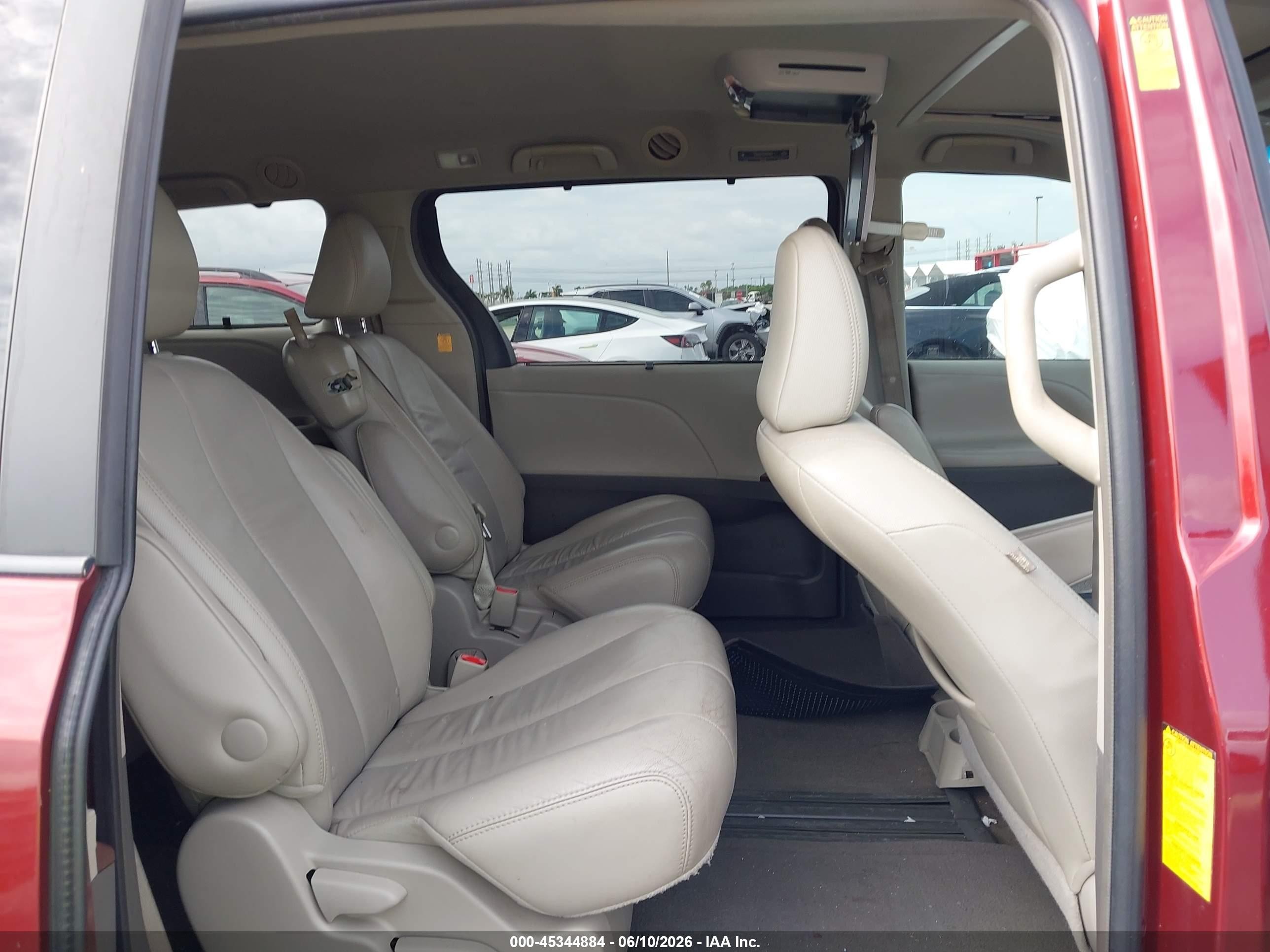 2013 Toyota Sienna Xle V6 8 Passenger Red vin: 5TDYK3DC8DS377259