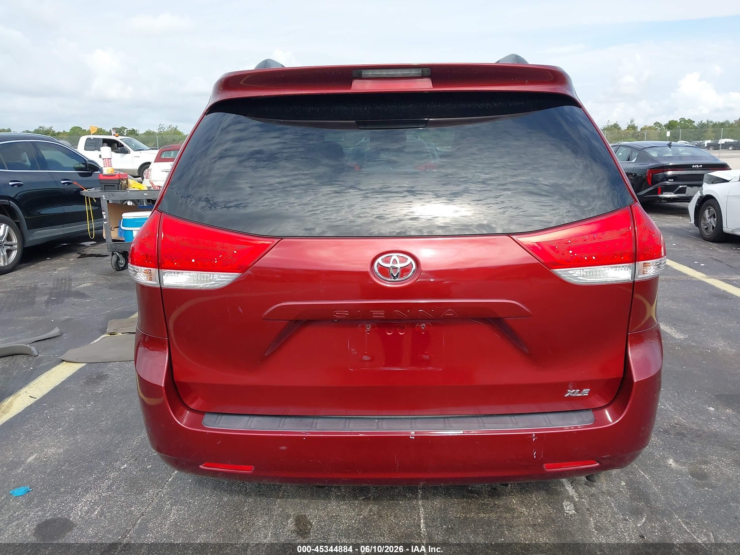 2013 Toyota Sienna Xle V6 8 Passenger Red vin: 5TDYK3DC8DS377259