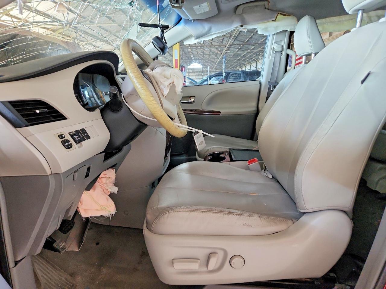 2013 Toyota Sienna Xle 8-passenger Burgundy vin: 5TDYK3DC8DS393672