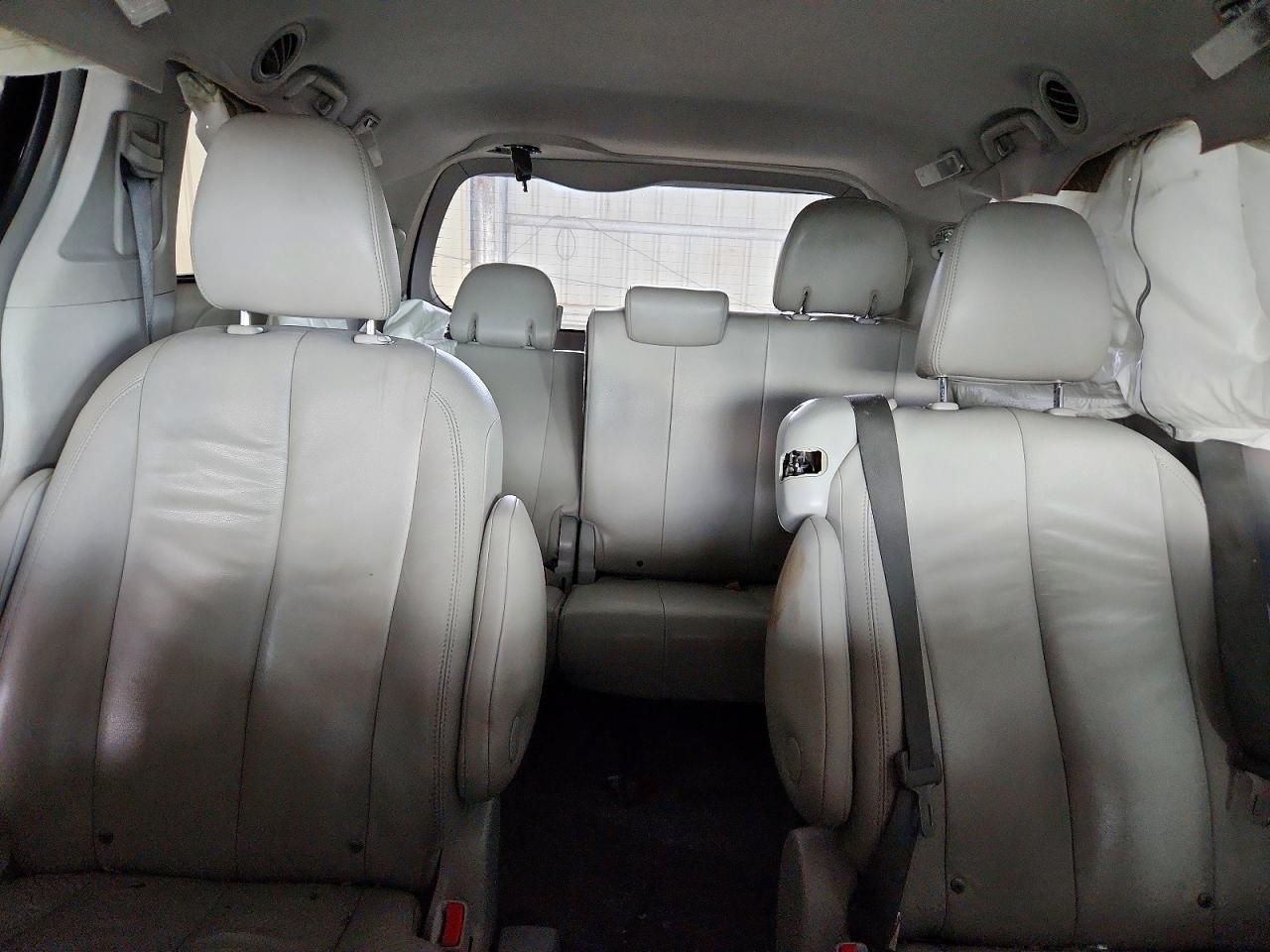 2013 Toyota Sienna Xle 8-passenger Burgundy vin: 5TDYK3DC8DS393672