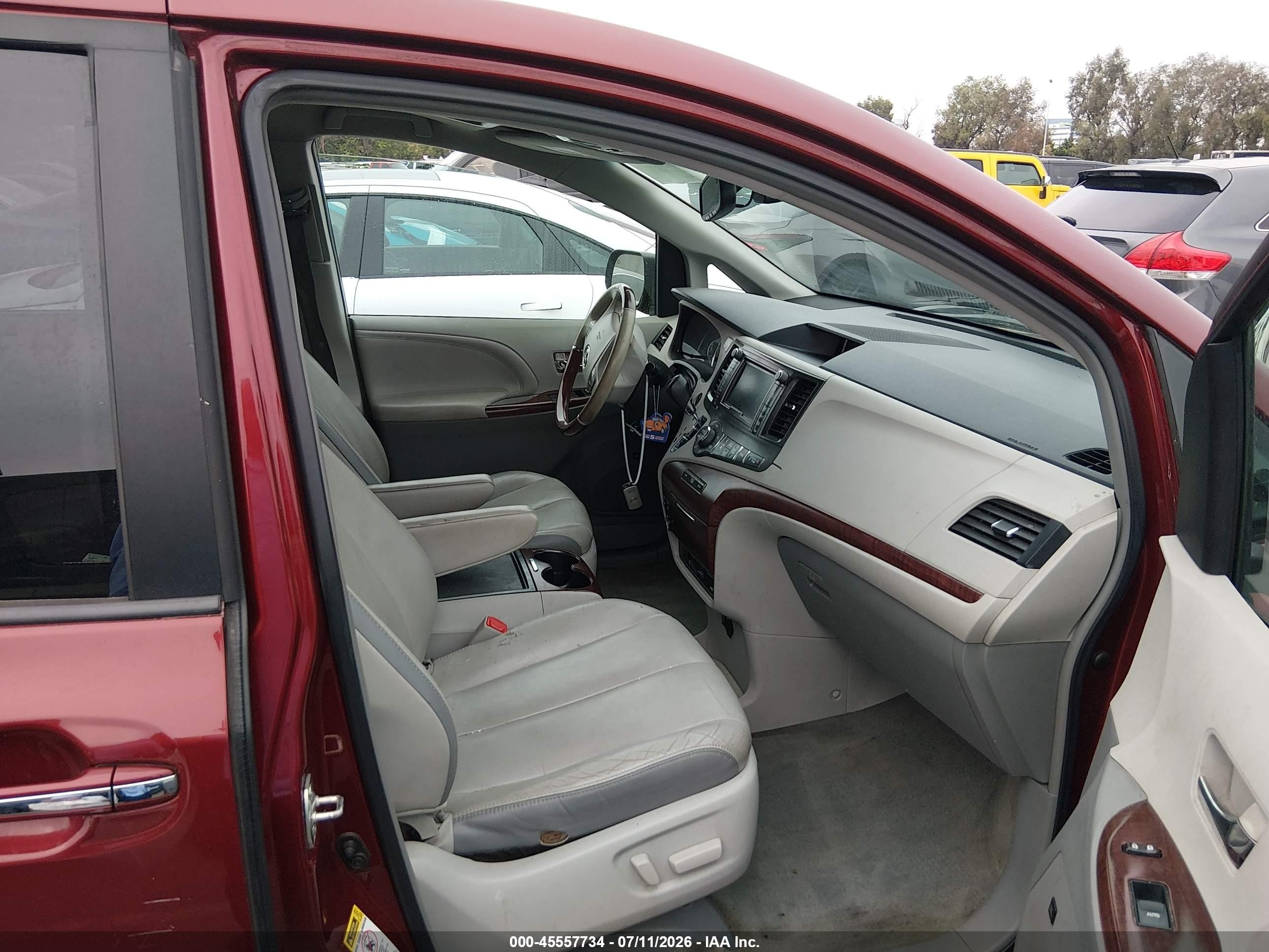 2013 Toyota Sienna Limited V6 7 Passenger Red vin: 5TDYK3DC8DS397155