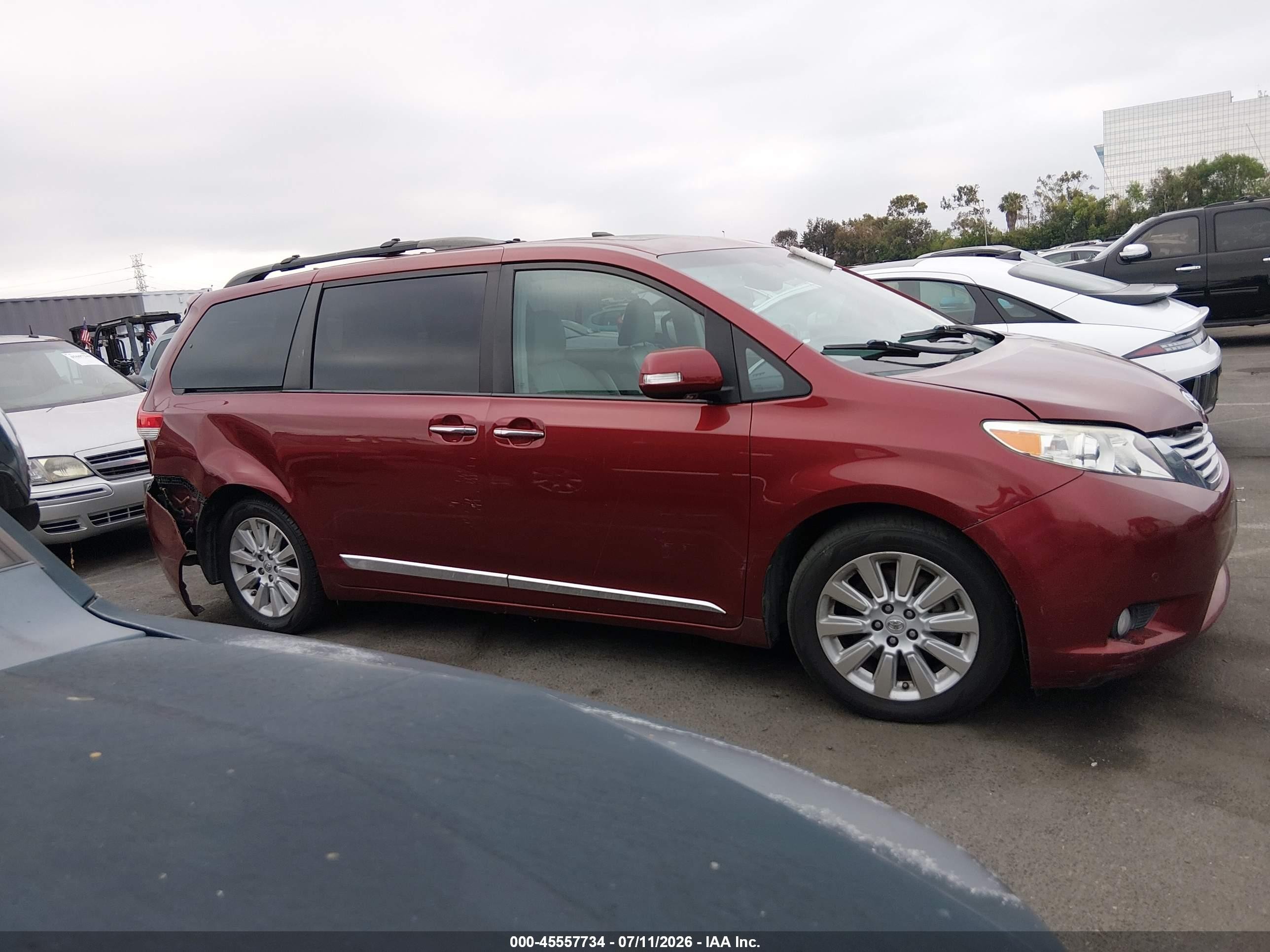 2013 Toyota Sienna Limited V6 7 Passenger Red vin: 5TDYK3DC8DS397155