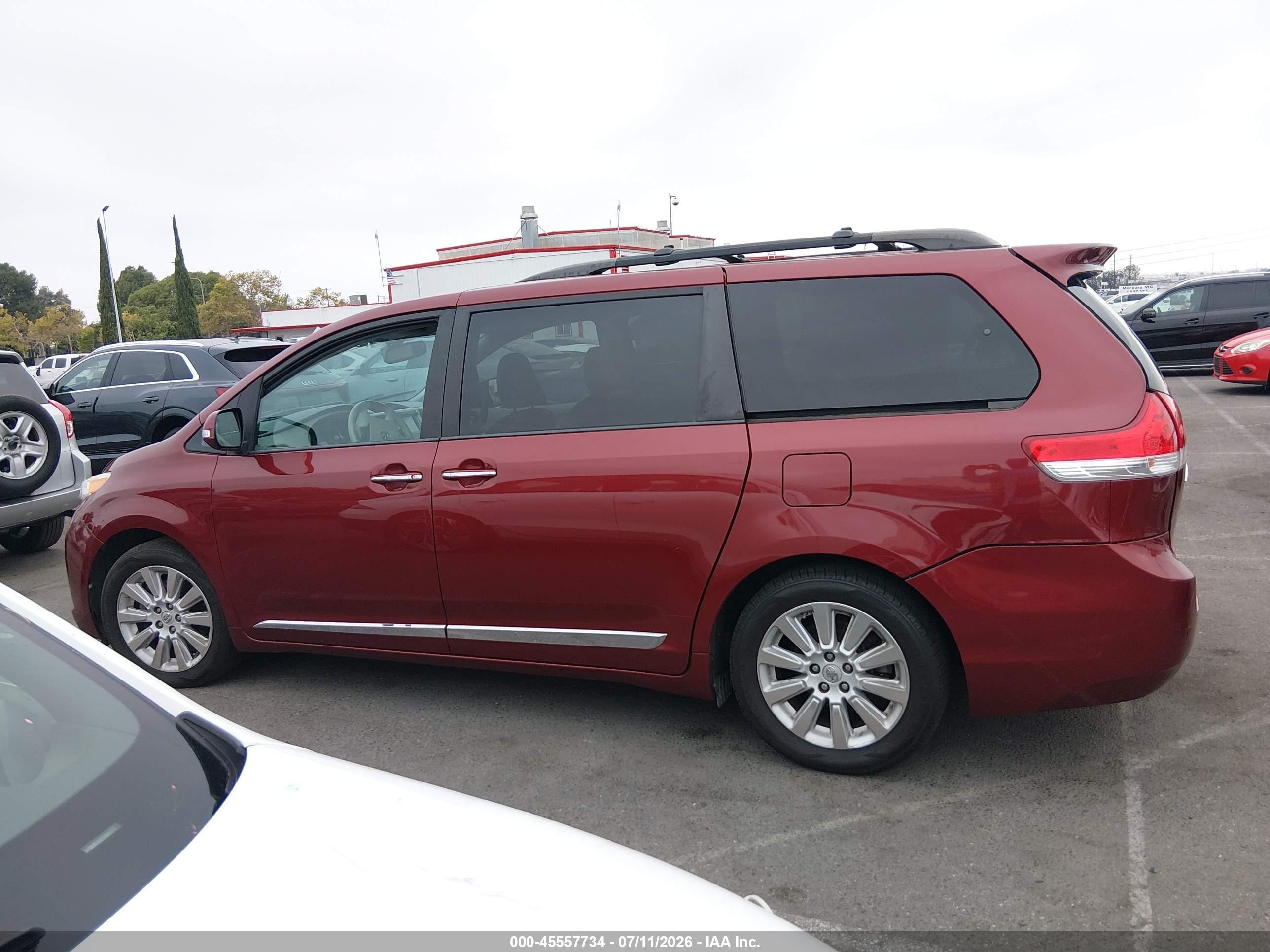 2013 Toyota Sienna Limited V6 7 Passenger Red vin: 5TDYK3DC8DS397155