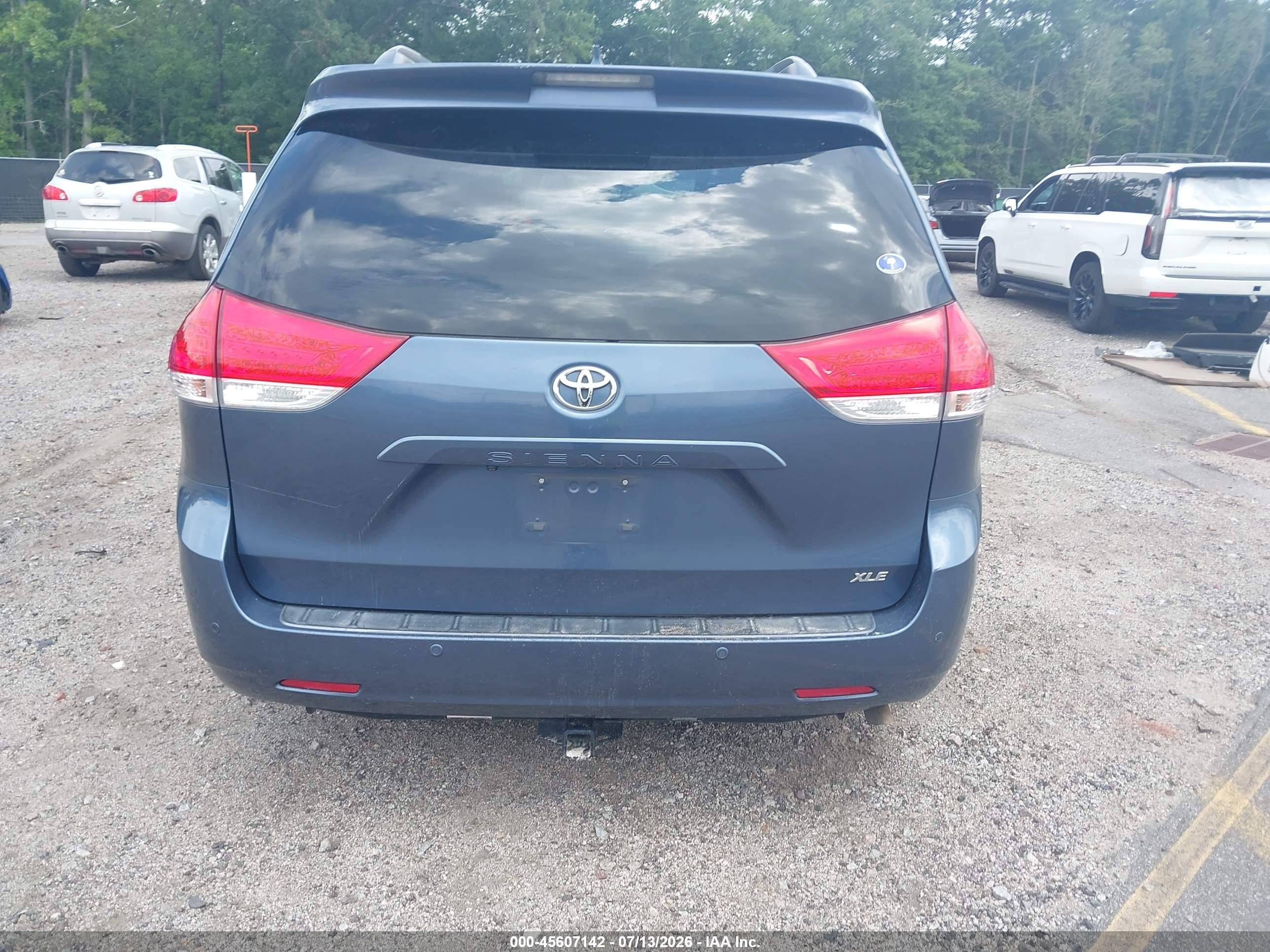 2013 Toyota Sienna Xle V6 8 Passenger Синий vin: 5TDYK3DC8DS399911