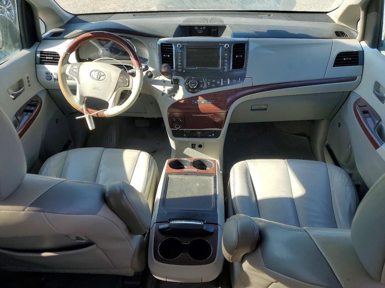 2014 Toyota Sienna Limited 7-passenger White vin: 5TDYK3DC8ES415414