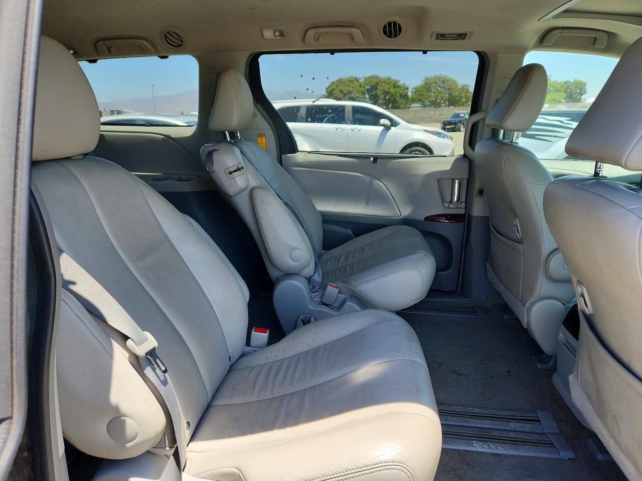 2014 Toyota Sienna Xle 8-passenger Gray vin: 5TDYK3DC8ES425246