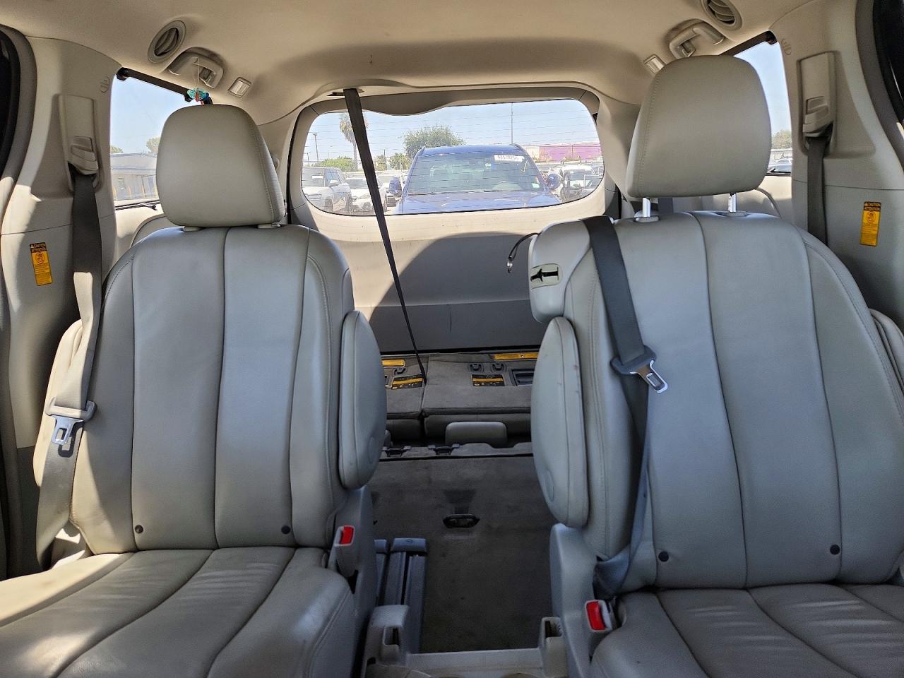 2014 Toyota Sienna Xle 8-passenger Gray vin: 5TDYK3DC8ES425246