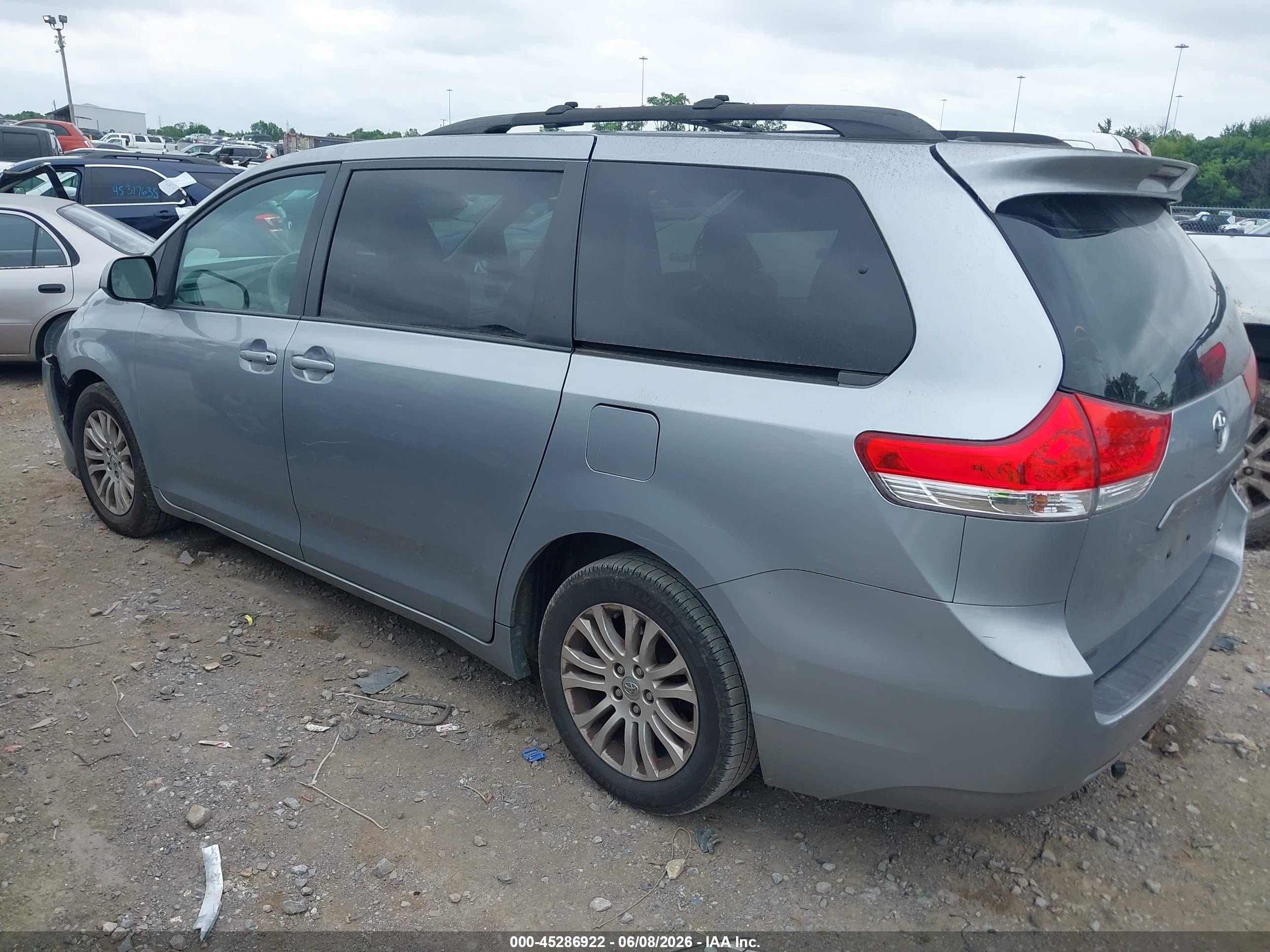 2014 Toyota Sienna Xle V6 8 Passenger Silver vin: 5TDYK3DC8ES436036