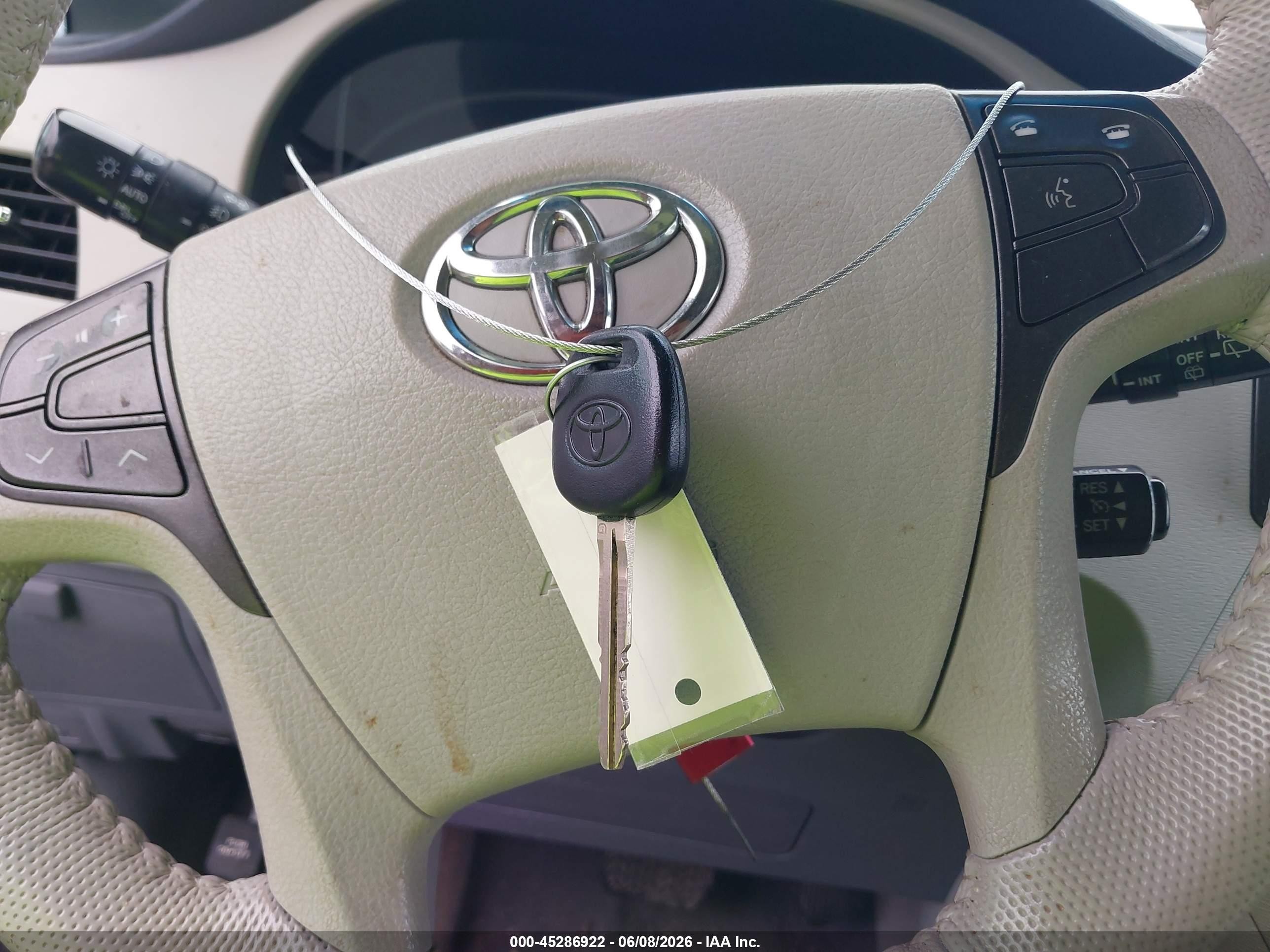 2014 Toyota Sienna Xle V6 8 Passenger Silver vin: 5TDYK3DC8ES436036