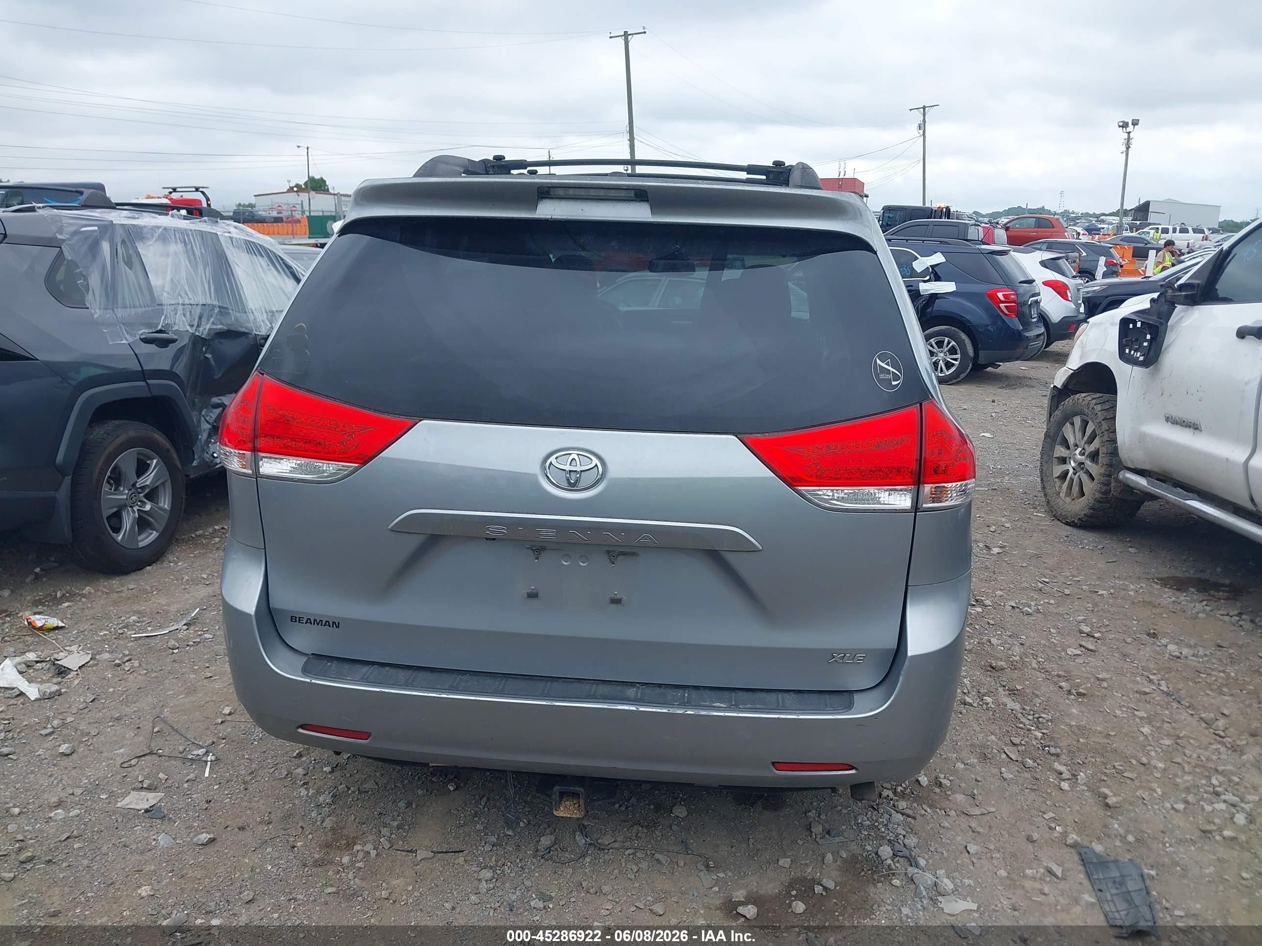 2014 Toyota Sienna Xle V6 8 Passenger Silver vin: 5TDYK3DC8ES436036