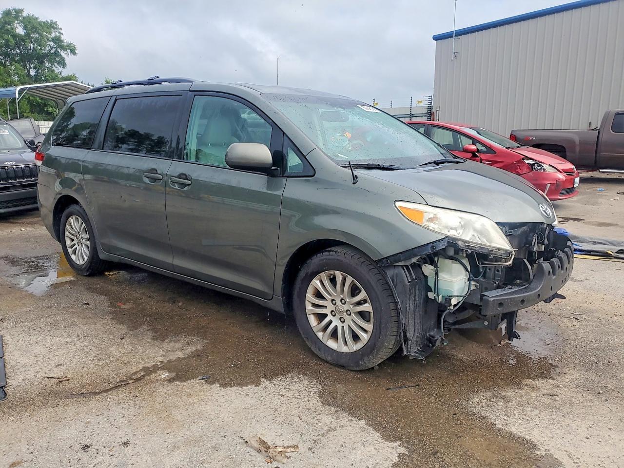 2014 Toyota Sienna Xle 8-passenger Green vin: 5TDYK3DC8ES437526