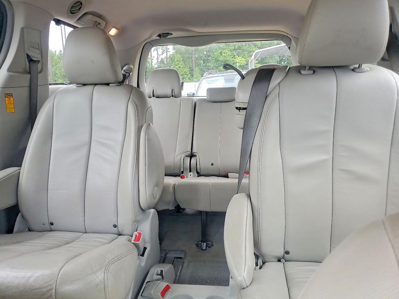 2014 Toyota Sienna Xle 8-passenger Green vin: 5TDYK3DC8ES437526