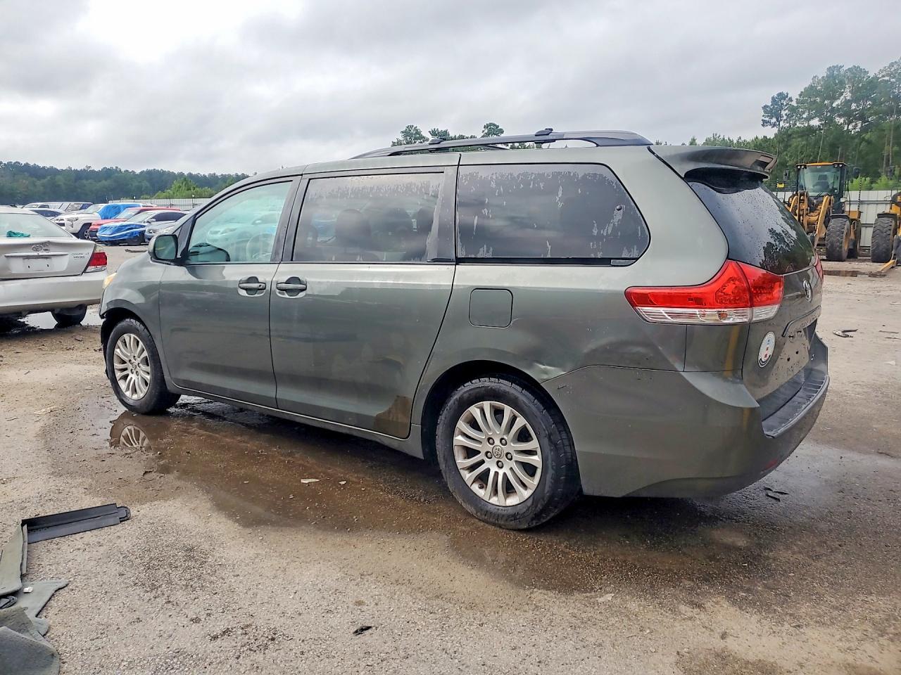 2014 Toyota Sienna Xle 8-passenger Green vin: 5TDYK3DC8ES437526