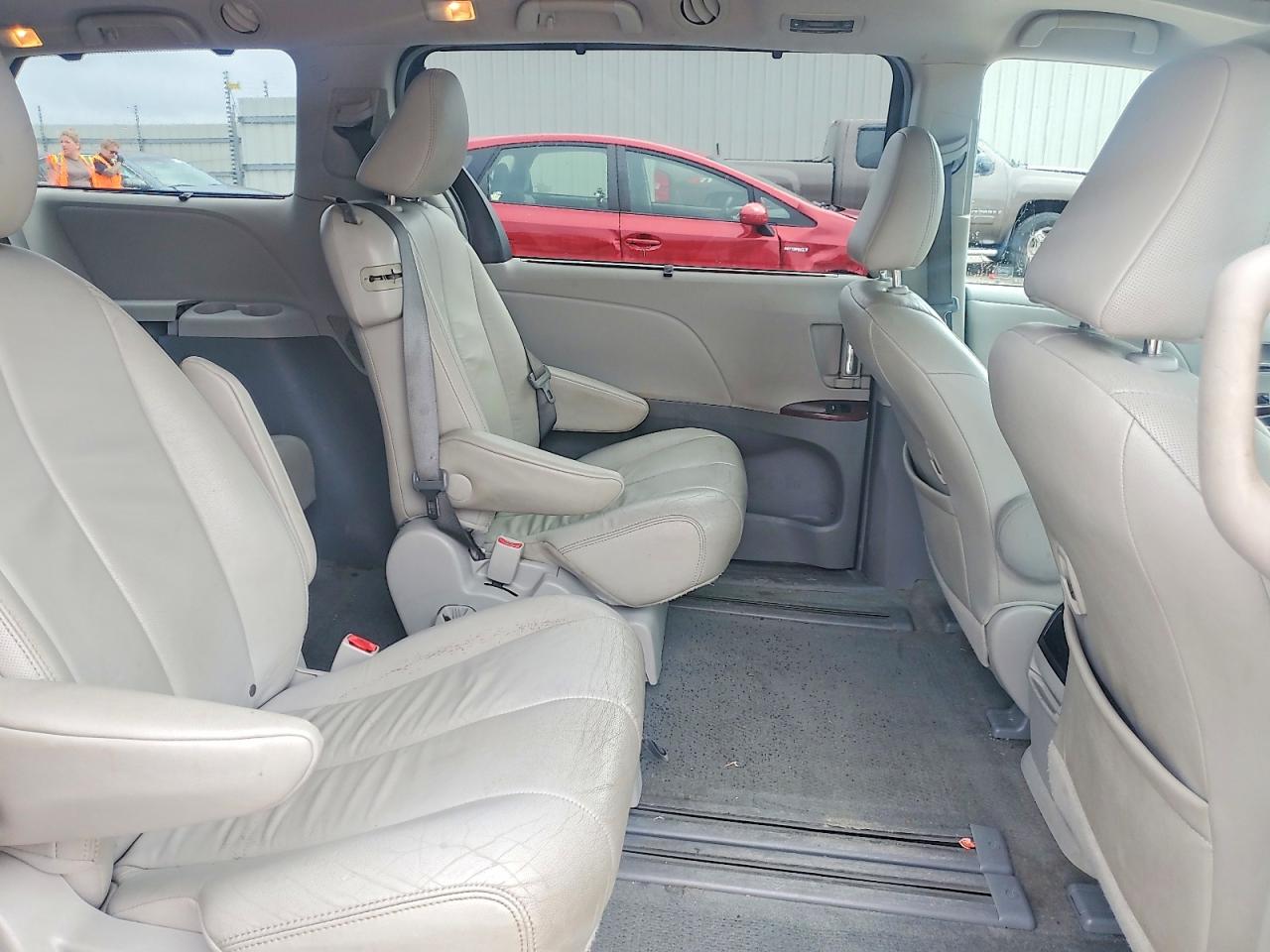 2014 Toyota Sienna Xle 8-passenger Green vin: 5TDYK3DC8ES437526