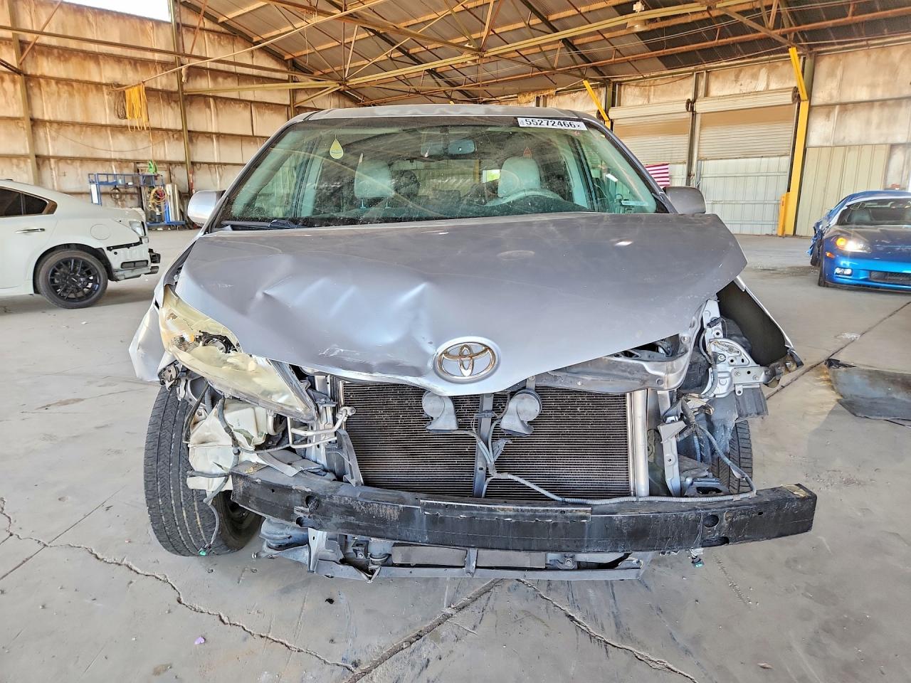 2014 Toyota Sienna Xle 8-passenger Silver vin: 5TDYK3DC8ES452074