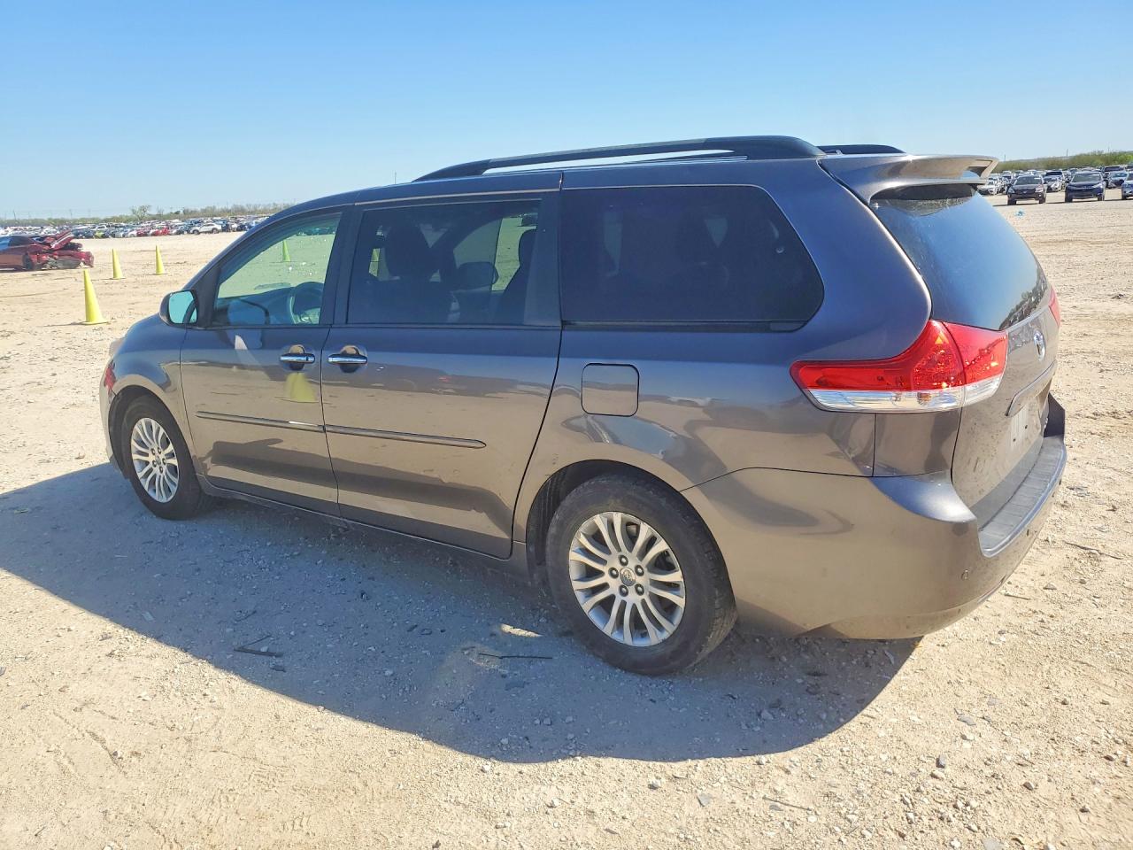 2014 Toyota Sienna Xle 8-passenger Gray vin: 5TDYK3DC8ES461177