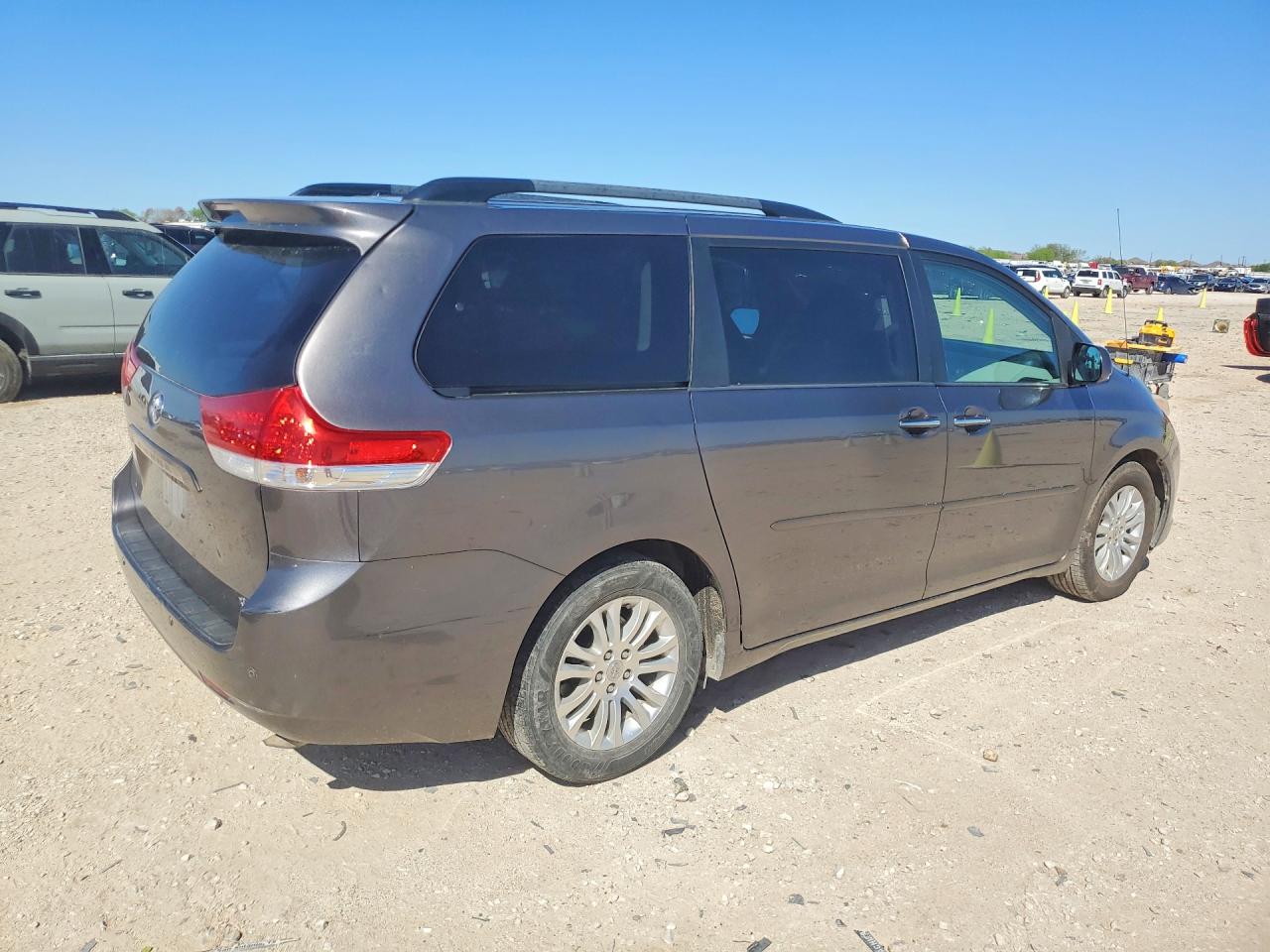 2014 Toyota Sienna Xle 8-passenger Gray vin: 5TDYK3DC8ES461177