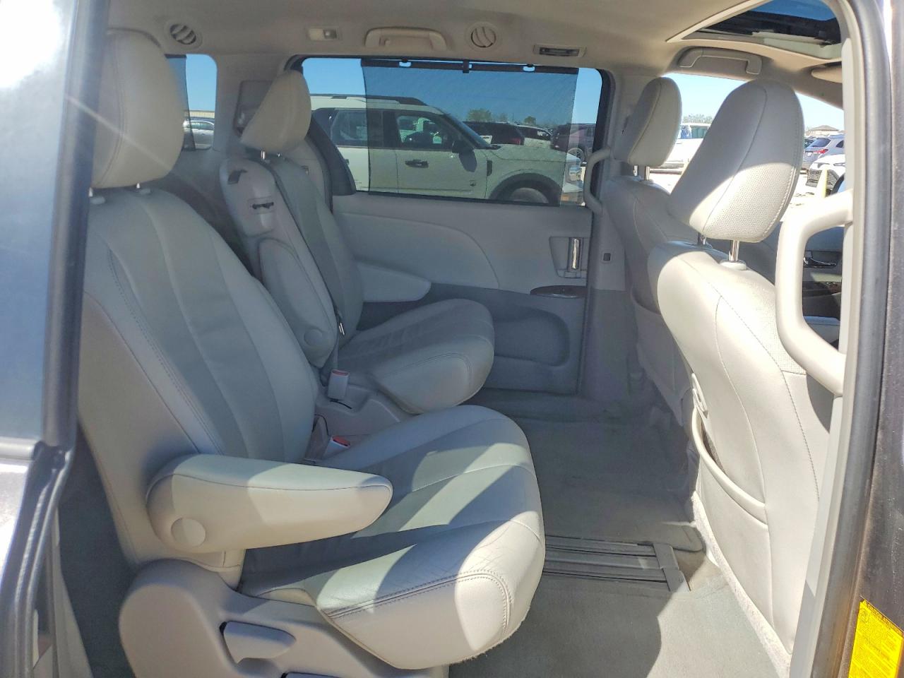 2014 Toyota Sienna Xle 8-passenger Gray vin: 5TDYK3DC8ES461177